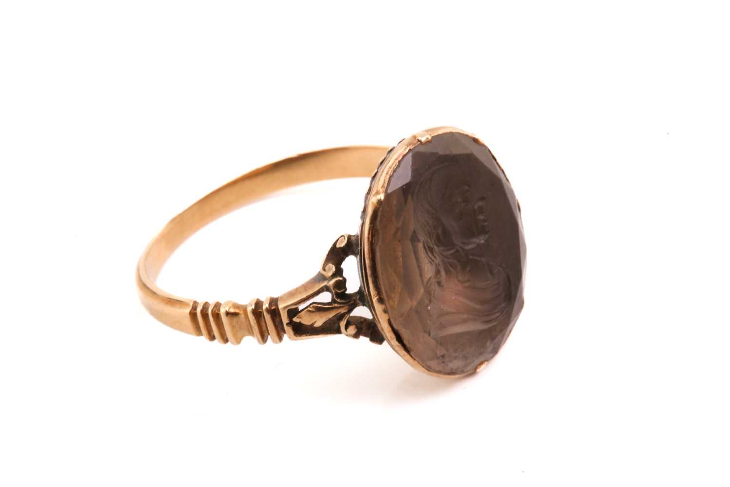 A George III intaglio ring, featuring an oval faceted quartz panel, depicting a profile of a - Image 3 of 5