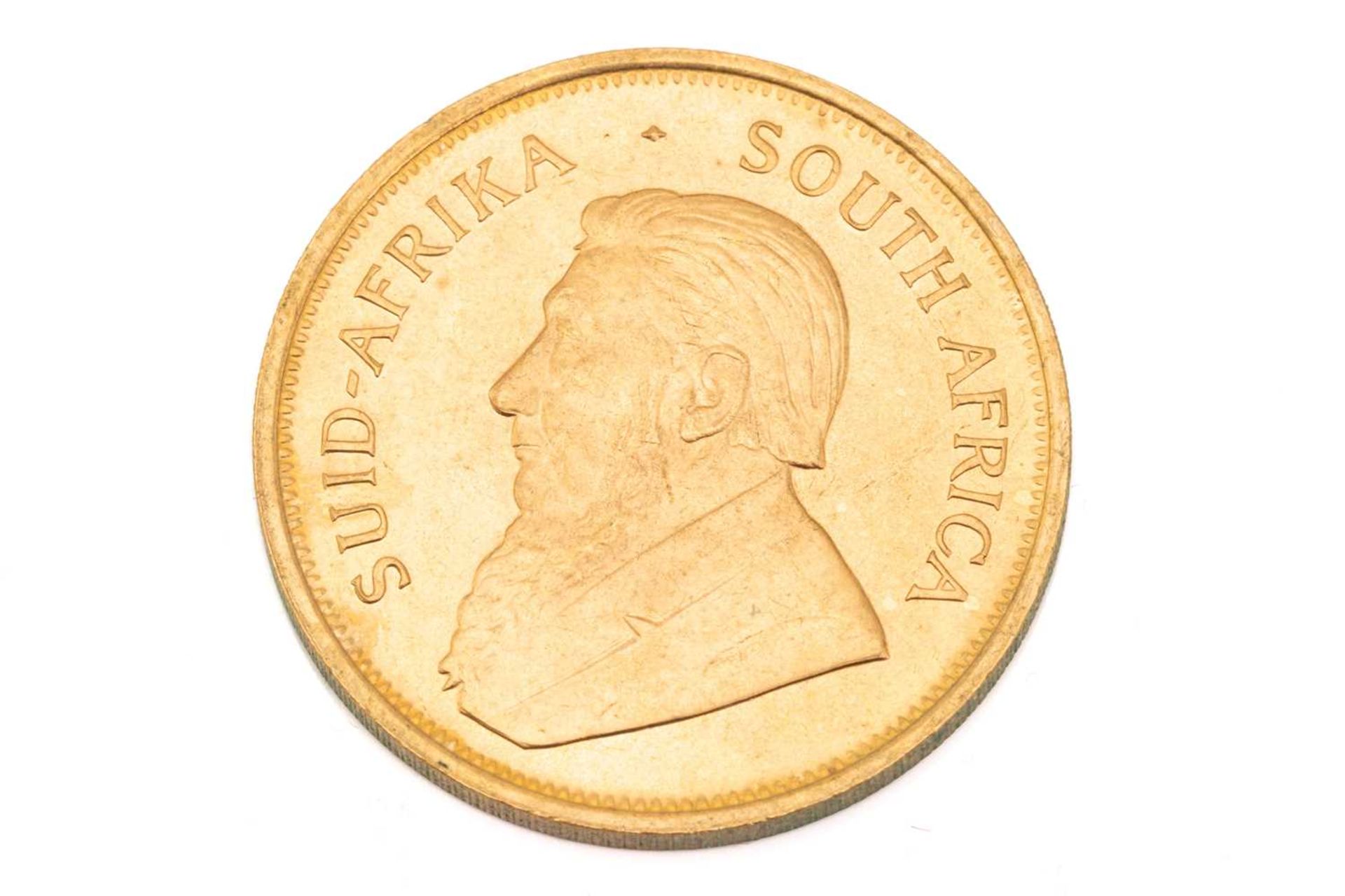 A 1oz 22ct gold South Africa Krugerrand, 1974Very light surface marks to both sides. Almost UNC. - Bild 2 aus 3