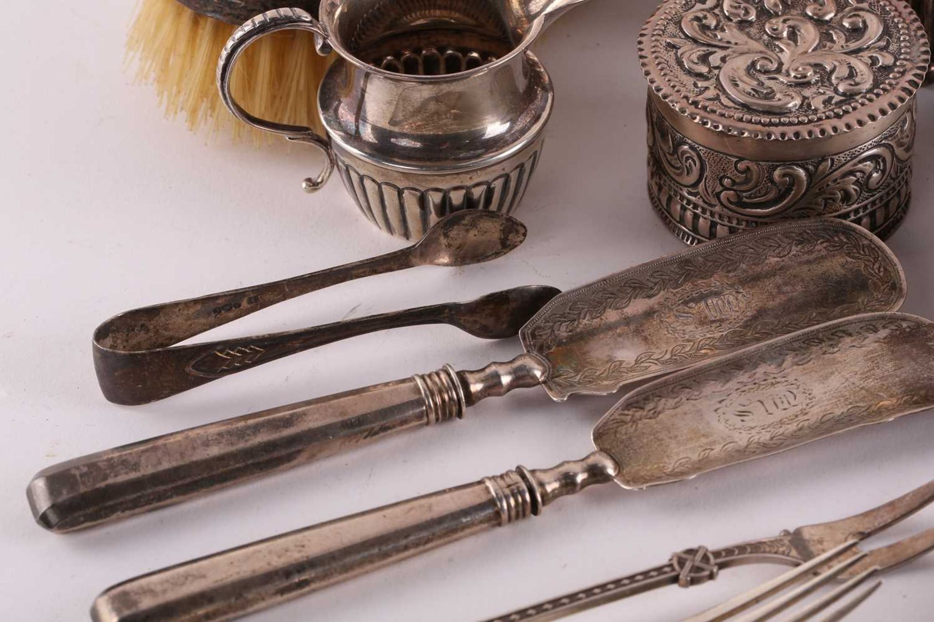 A silver bowl, a pair of silver backed hairbrushes, a silver butter shell, a pair of butter knives - Image 5 of 8