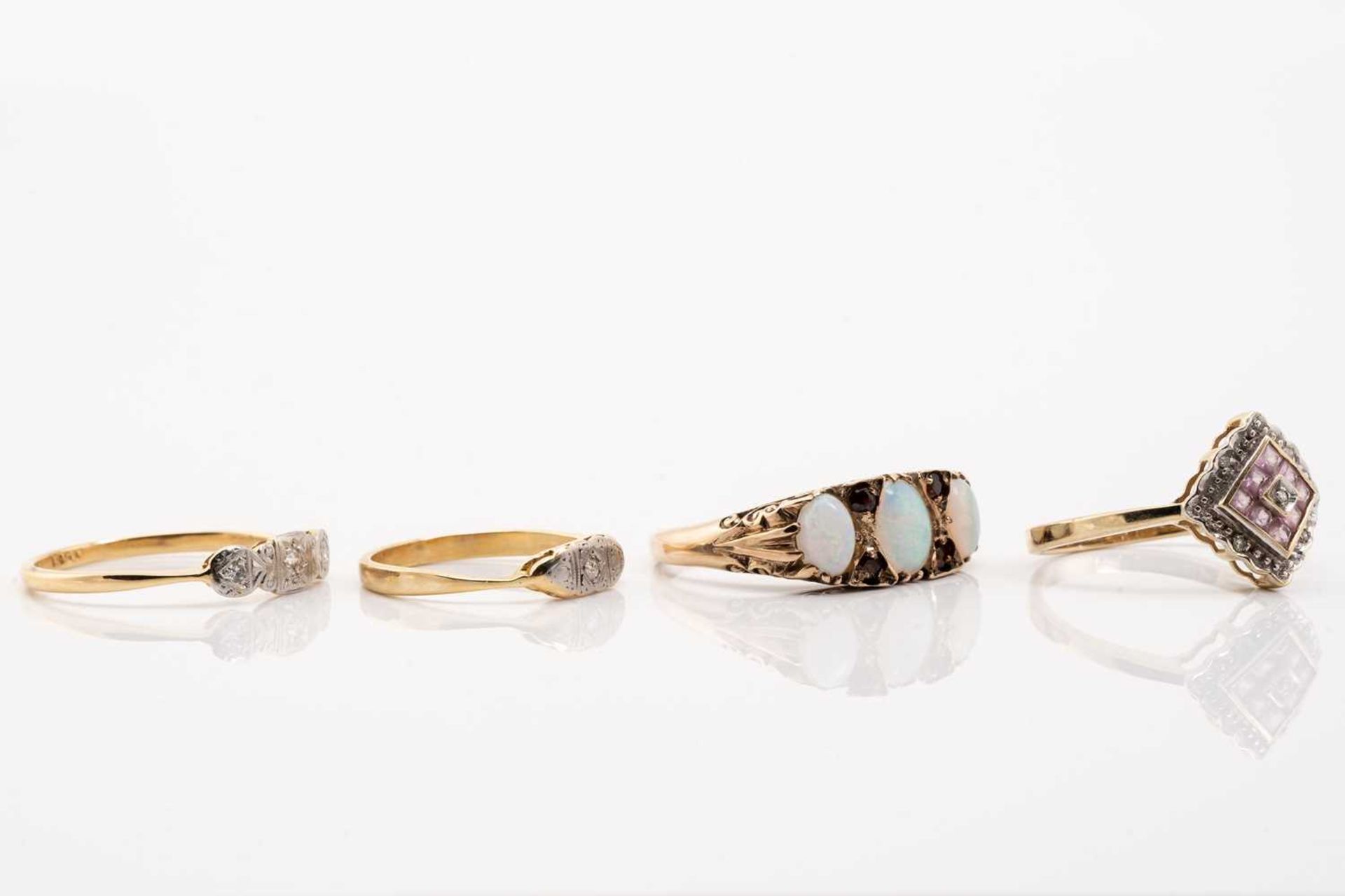 Four gem-set dress rings, including an Edwardian three stone diamond ring, illusion set in - Image 2 of 7