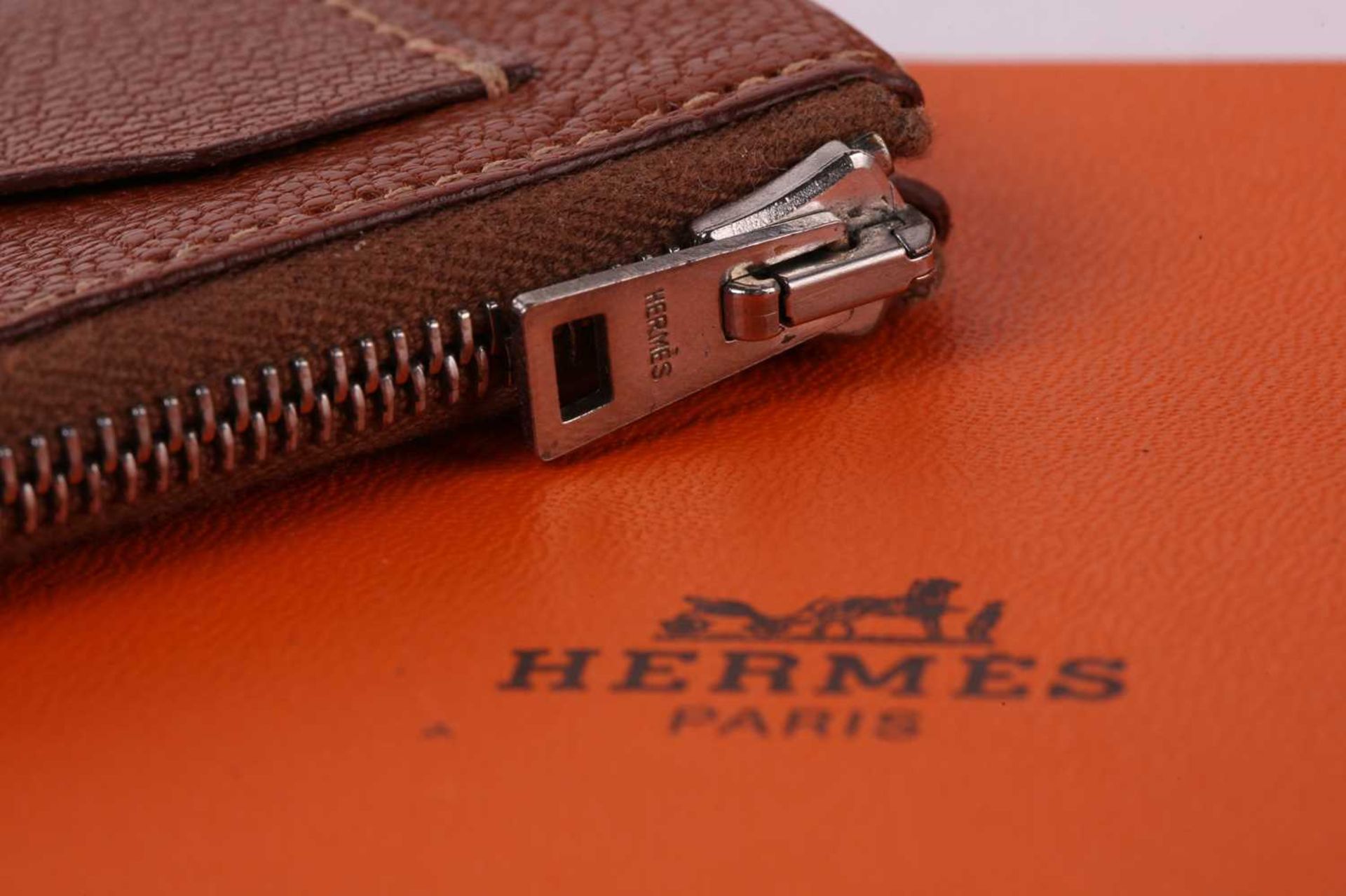 Two Hermes silk scarves; Les Amoreux de Paris limited edition to commemorate Hermes reopening the - Bild 6 aus 17