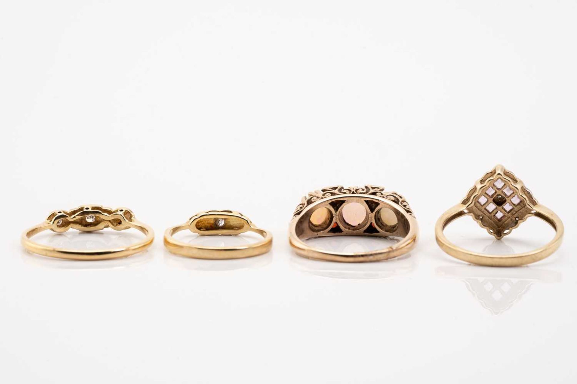 Four gem-set dress rings, including an Edwardian three stone diamond ring, illusion set in - Image 4 of 7