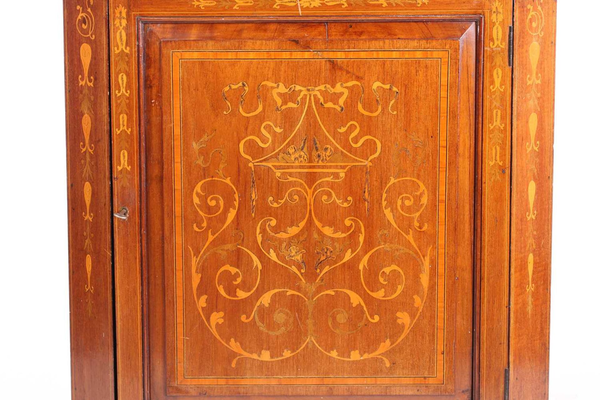 An Edwardian mahogany and Neo-Classical marquetry inlaid freestanding corner display cabinet, in the - Image 6 of 15