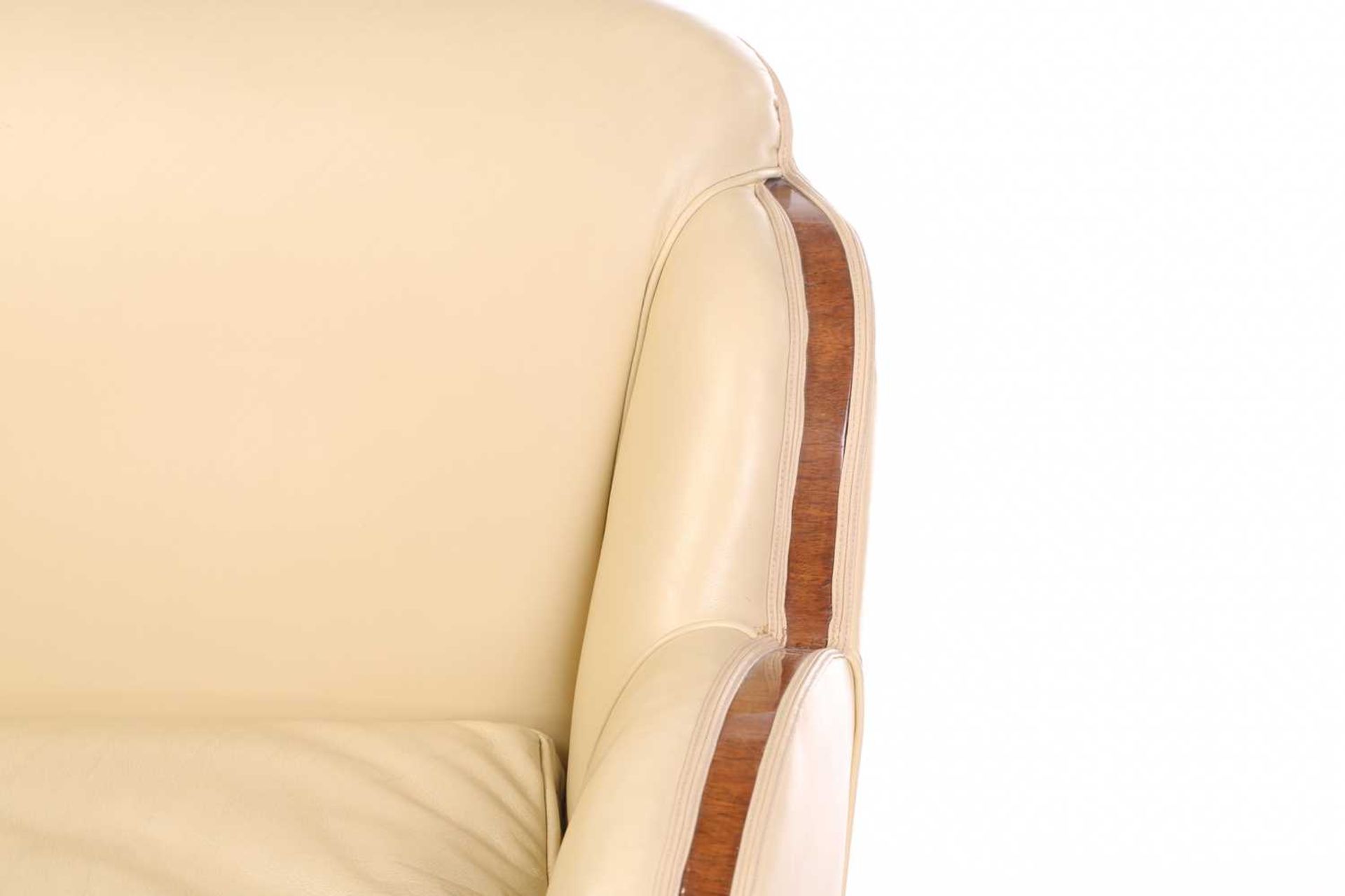 A good quality Art Deco style 'Odeonesque' design ivory hide upholstered Cloud Back three-piece - Image 16 of 16