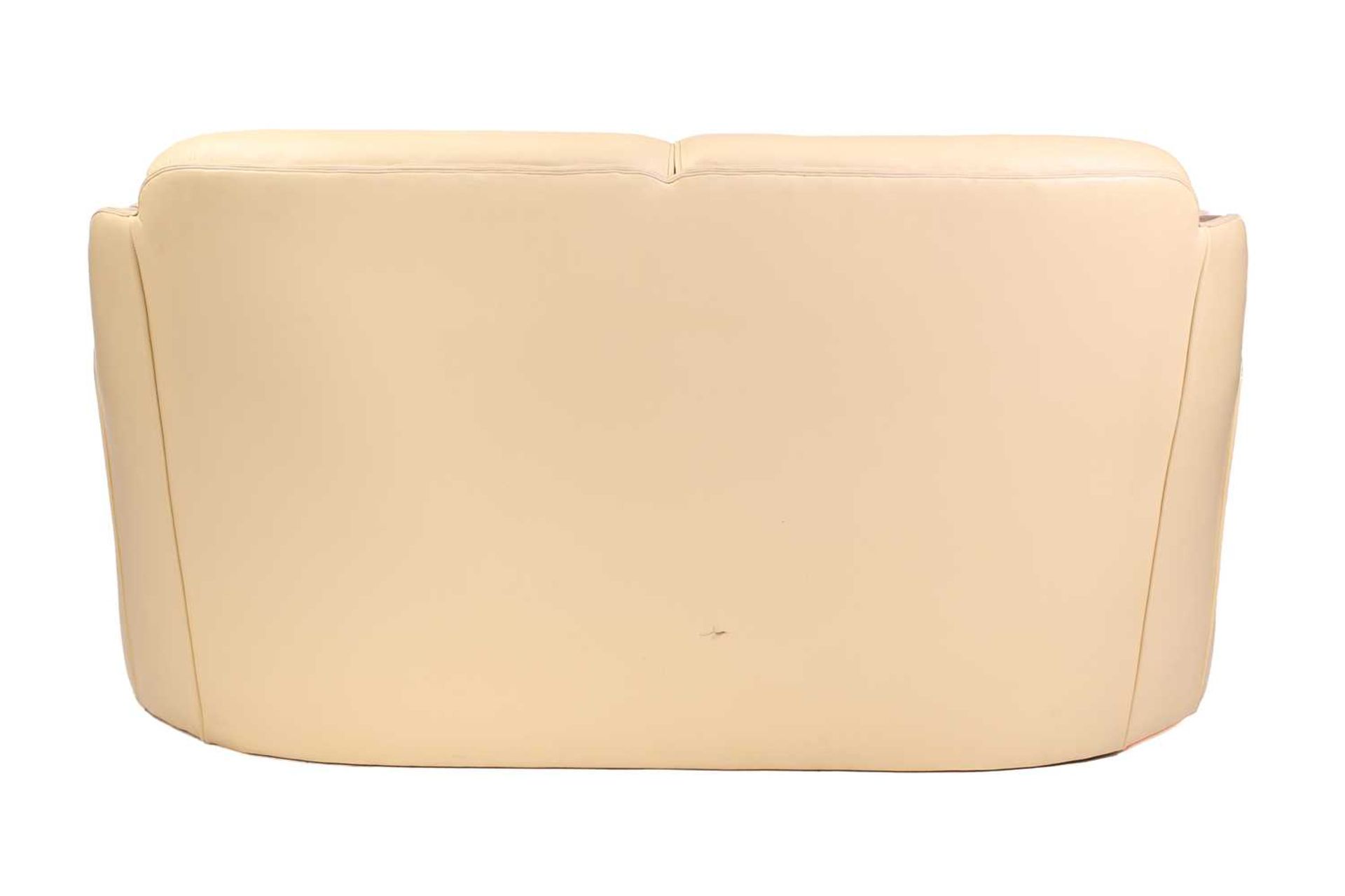 A good quality Art Deco style 'Odeonesque' design ivory hide upholstered Cloud Back three-piece - Image 4 of 16