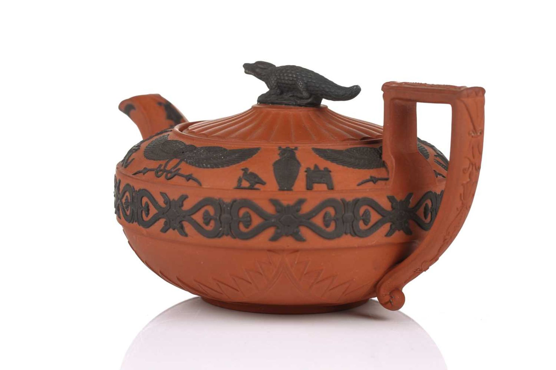 A Wedgwood rosso antico teapot and cover, early 19th century, with applied Egyptian decoration, - Bild 6 aus 21