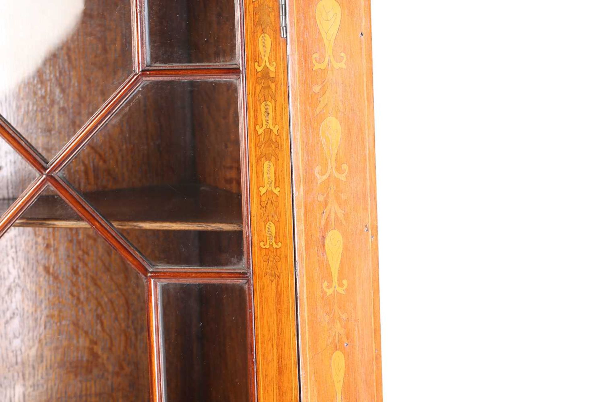 An Edwardian mahogany and Neo-Classical marquetry inlaid freestanding corner display cabinet, in the - Image 12 of 15