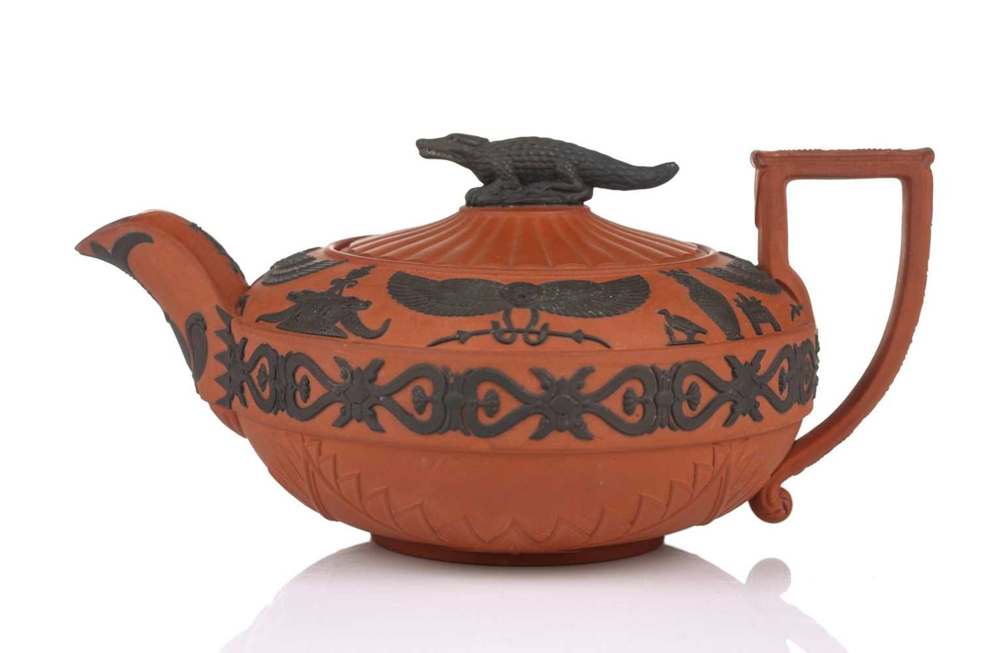 A Wedgwood rosso antico teapot and cover, early 19th century, with applied Egyptian decoration, - Bild 2 aus 21