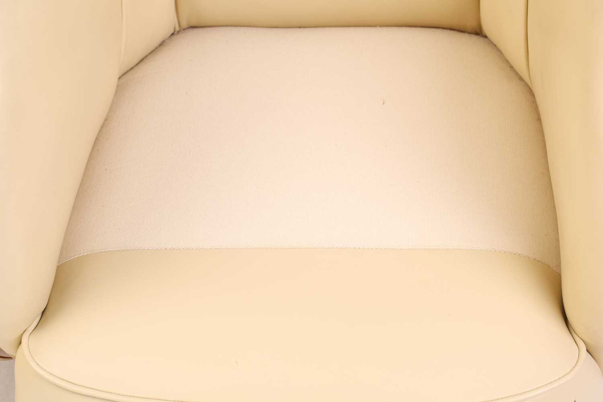 A good quality Art Deco style 'Odeonesque' design ivory hide upholstered Cloud Back three-piece - Image 8 of 16