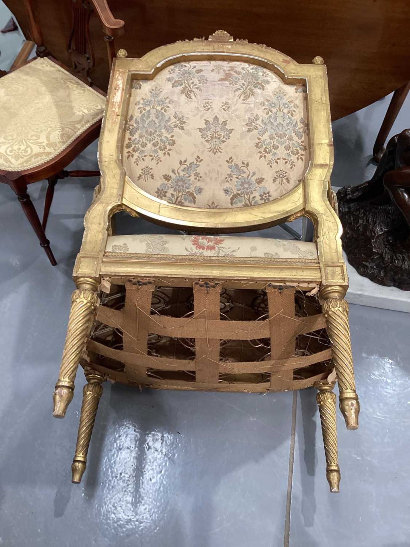 In the manner of George Jacob; a Louis XVI style finely carved wood and gilt gesso fauteuil, late - Image 30 of 35