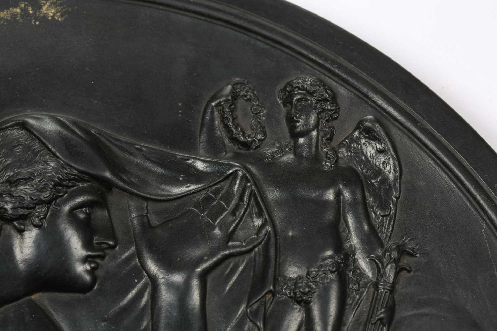 A pair of large late 19th century Wedgwood black basalt circular plaques, depicting neo-classical - Bild 9 aus 33