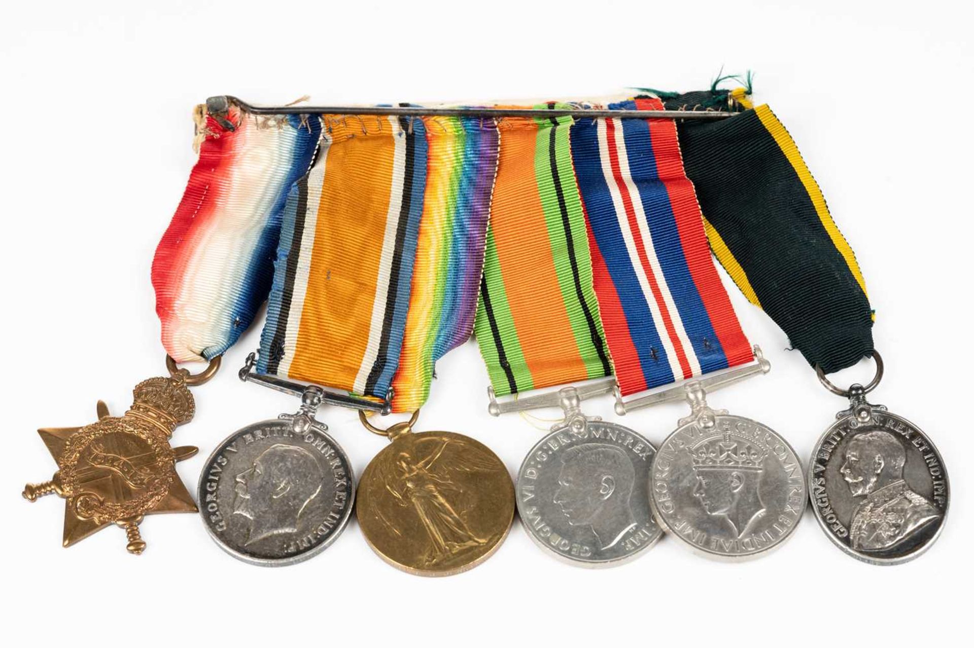 A WWI and WWII medal group, comprising a 1914-15 Star, a WW1 Campaign and a Victory medal, each - Image 2 of 7