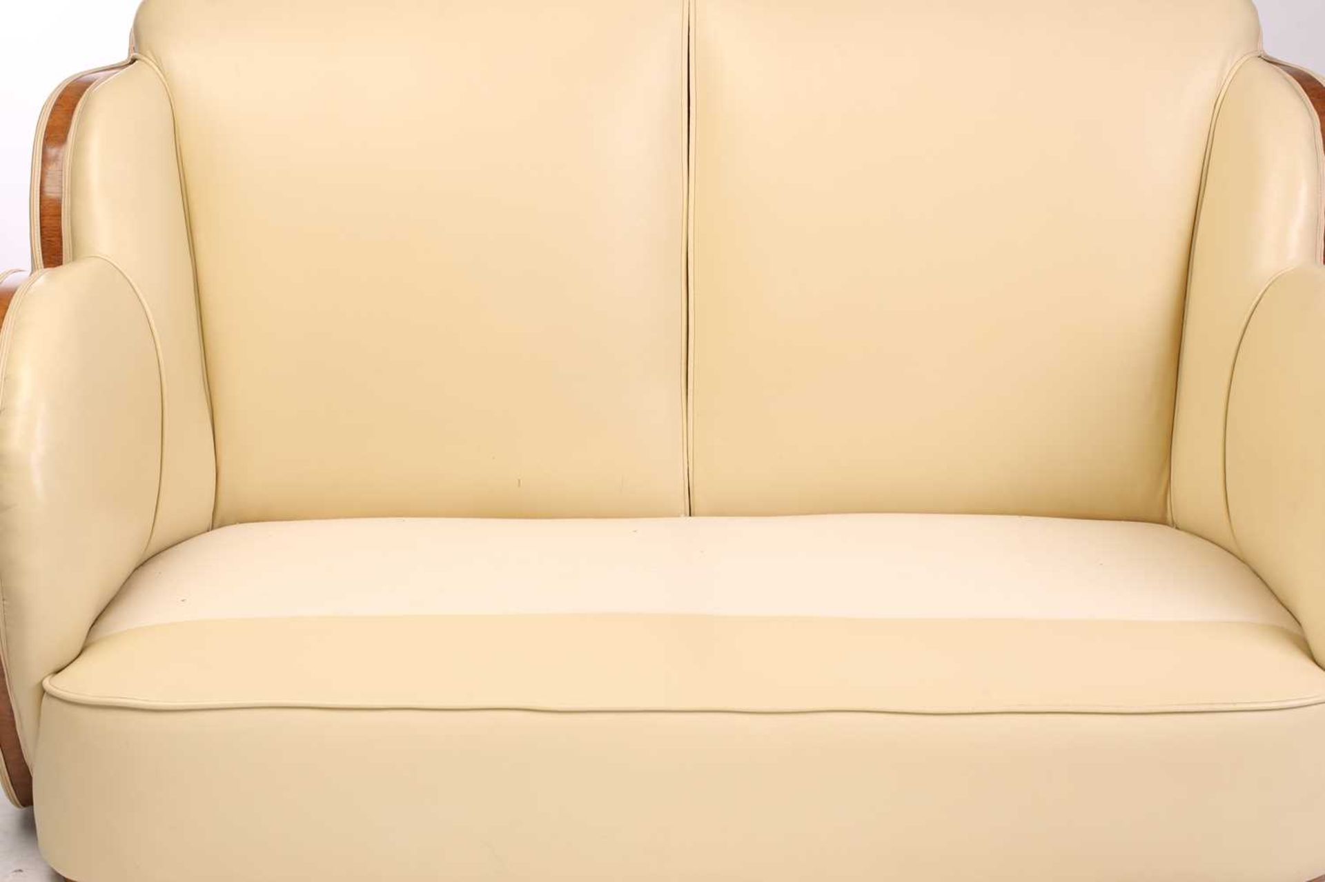 A good quality Art Deco style 'Odeonesque' design ivory hide upholstered Cloud Back three-piece - Image 15 of 16