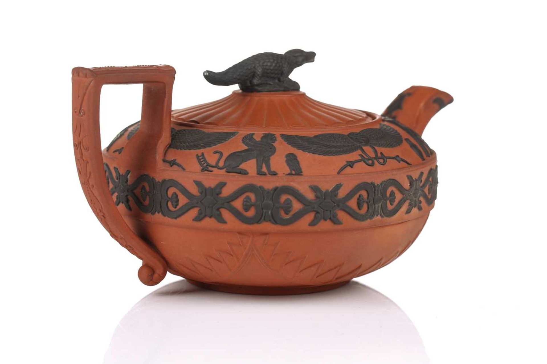 A Wedgwood rosso antico teapot and cover, early 19th century, with applied Egyptian decoration, - Bild 7 aus 21