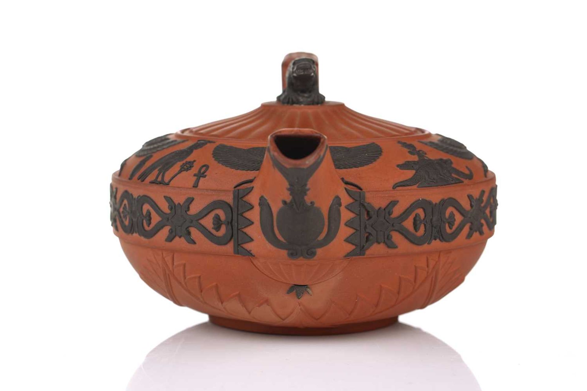 A Wedgwood rosso antico teapot and cover, early 19th century, with applied Egyptian decoration, - Bild 8 aus 21