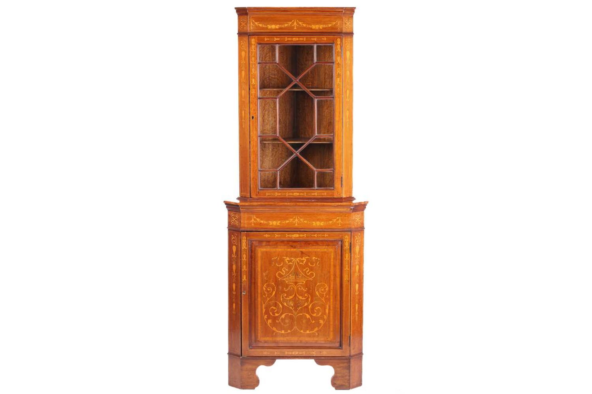 An Edwardian mahogany and Neo-Classical marquetry inlaid freestanding corner display cabinet, in the - Image 2 of 15