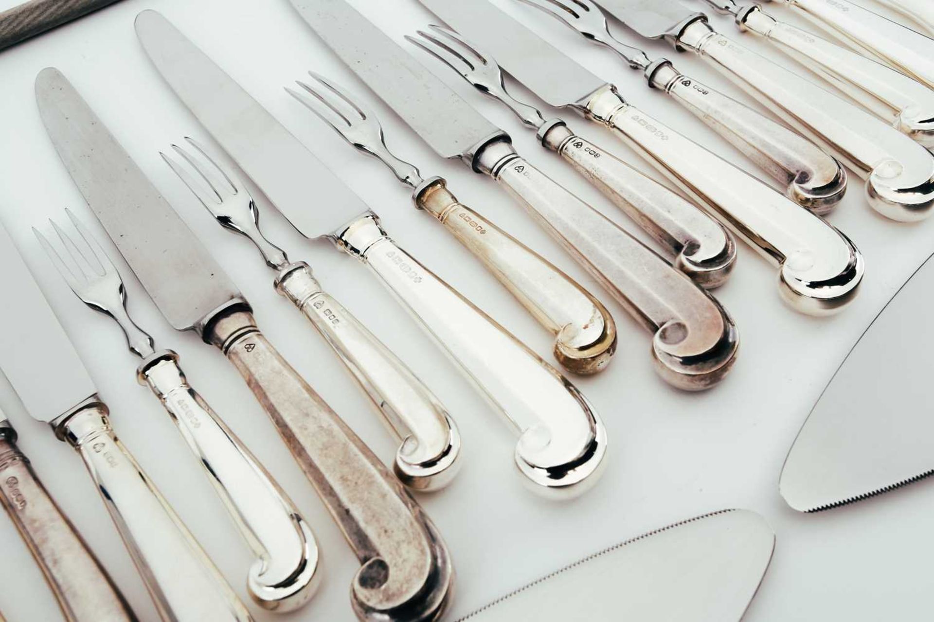 A mixed collection of modern silver-handled cutlery, including pistol grip dessert forks and various - Image 8 of 10