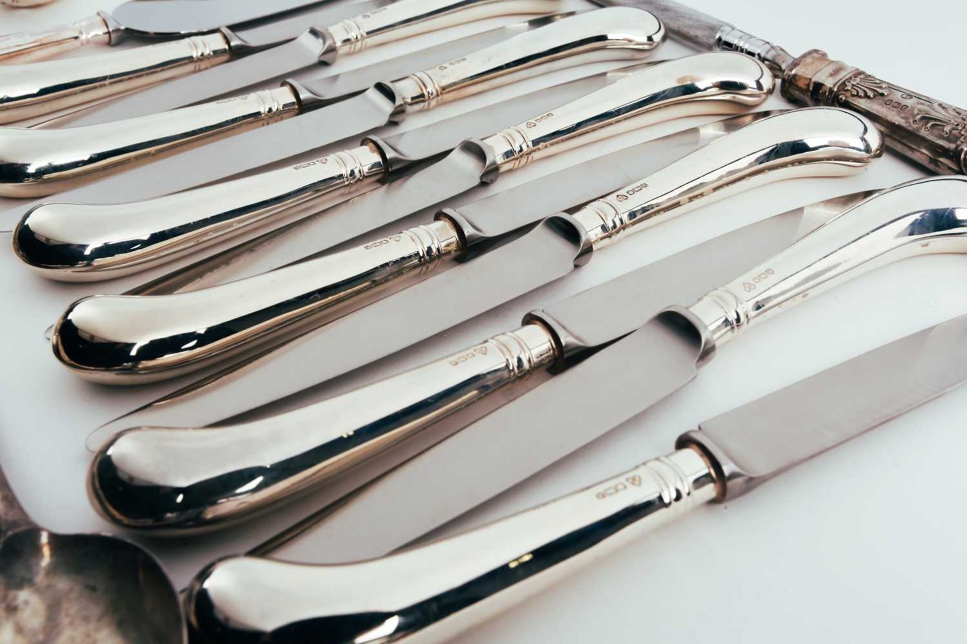 A mixed collection of various modern silver flatware, mainly kings pattern, teaspoons and other - Bild 9 aus 10