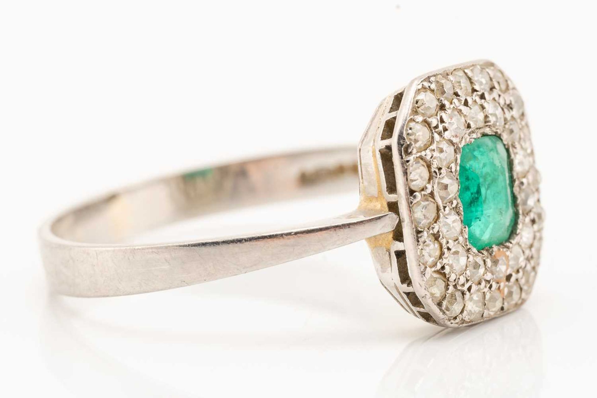 An emerald and diamond cluster ring in platinum, centred with an emerald-cut emerald of bright green - Image 2 of 5