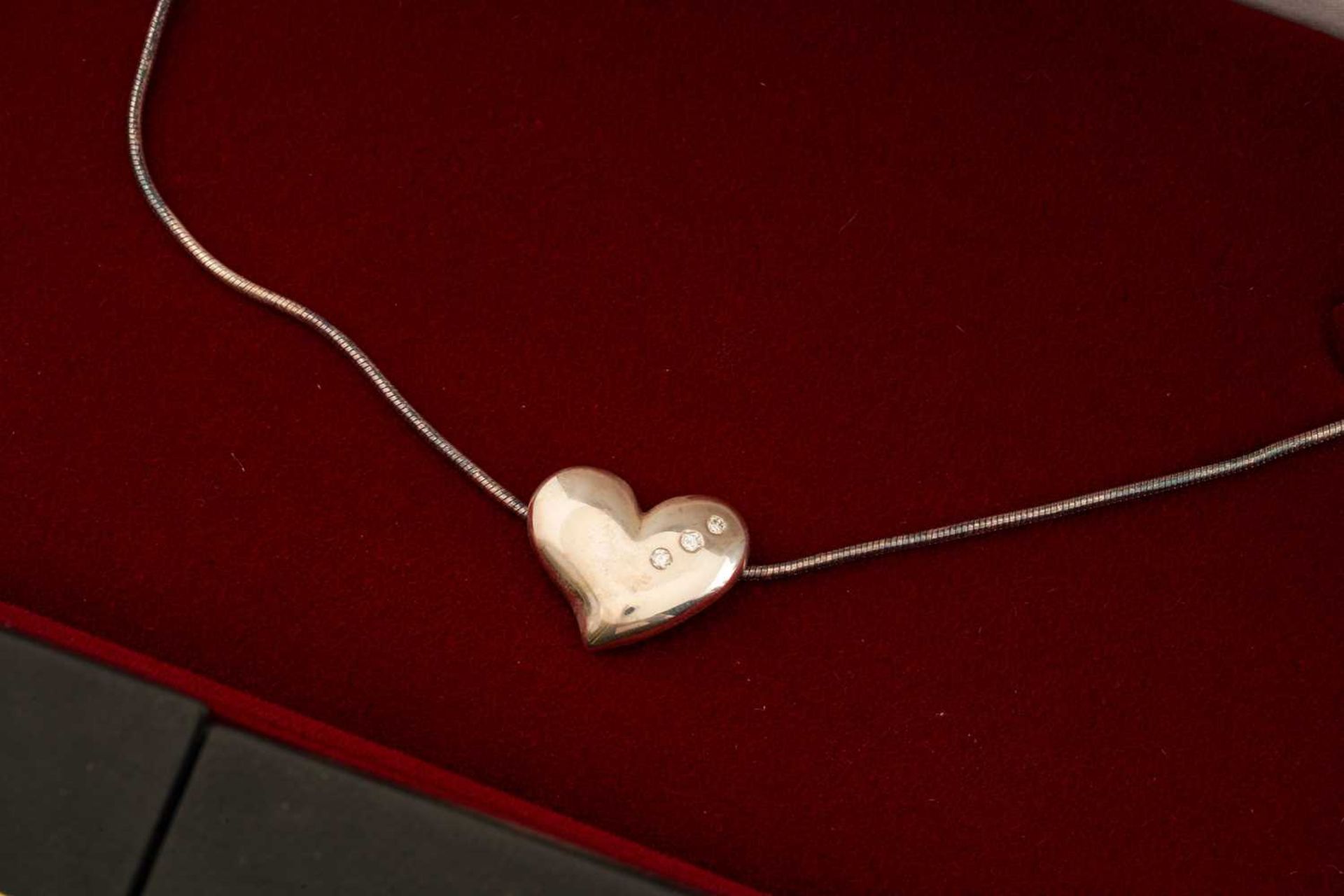 A collection of silver jewellery; including two heart pendants with diamond highlights on chains, - Image 14 of 19