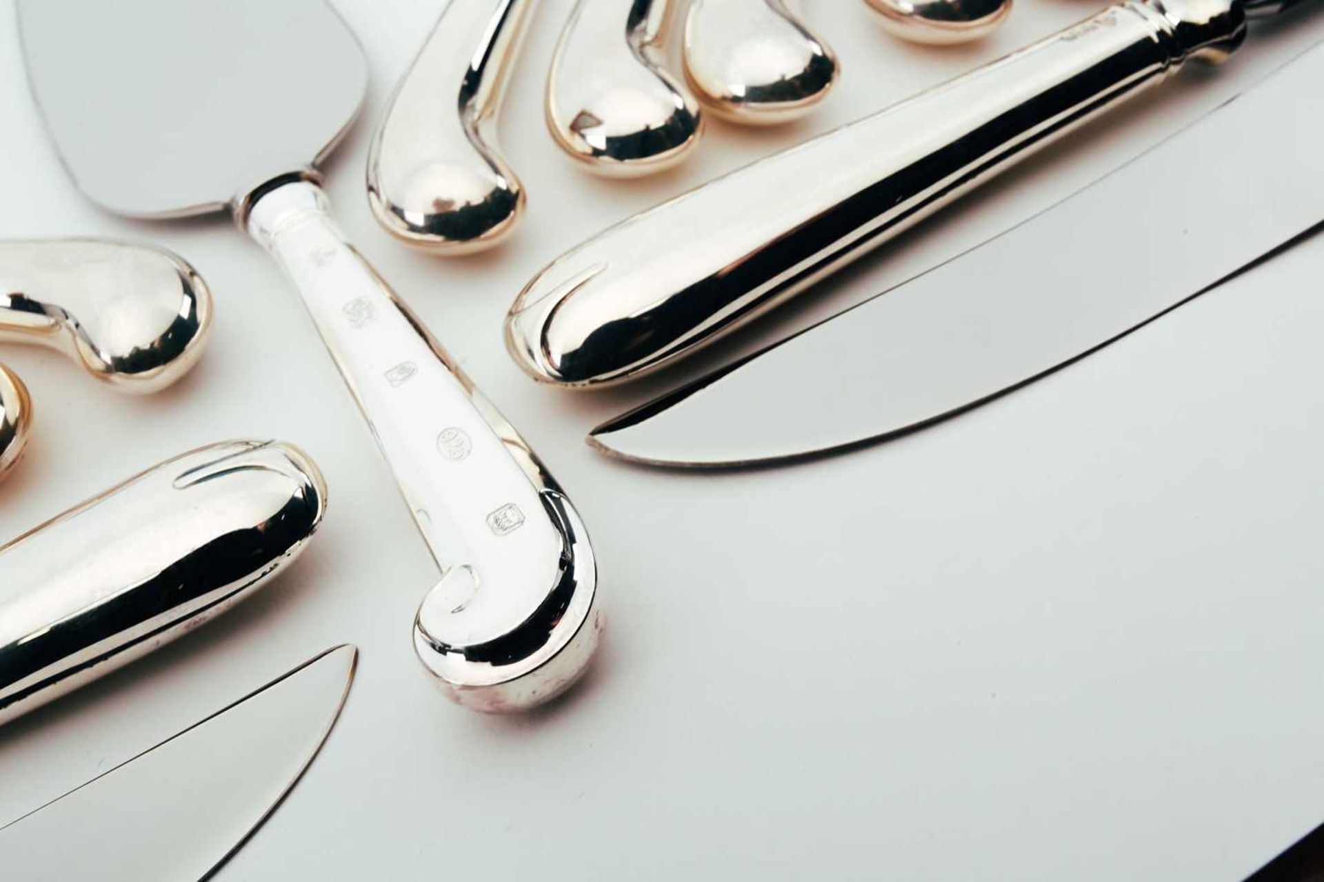 A mixed collection of various modern silver-handled cutlery including pistol handle knives, - Image 8 of 12