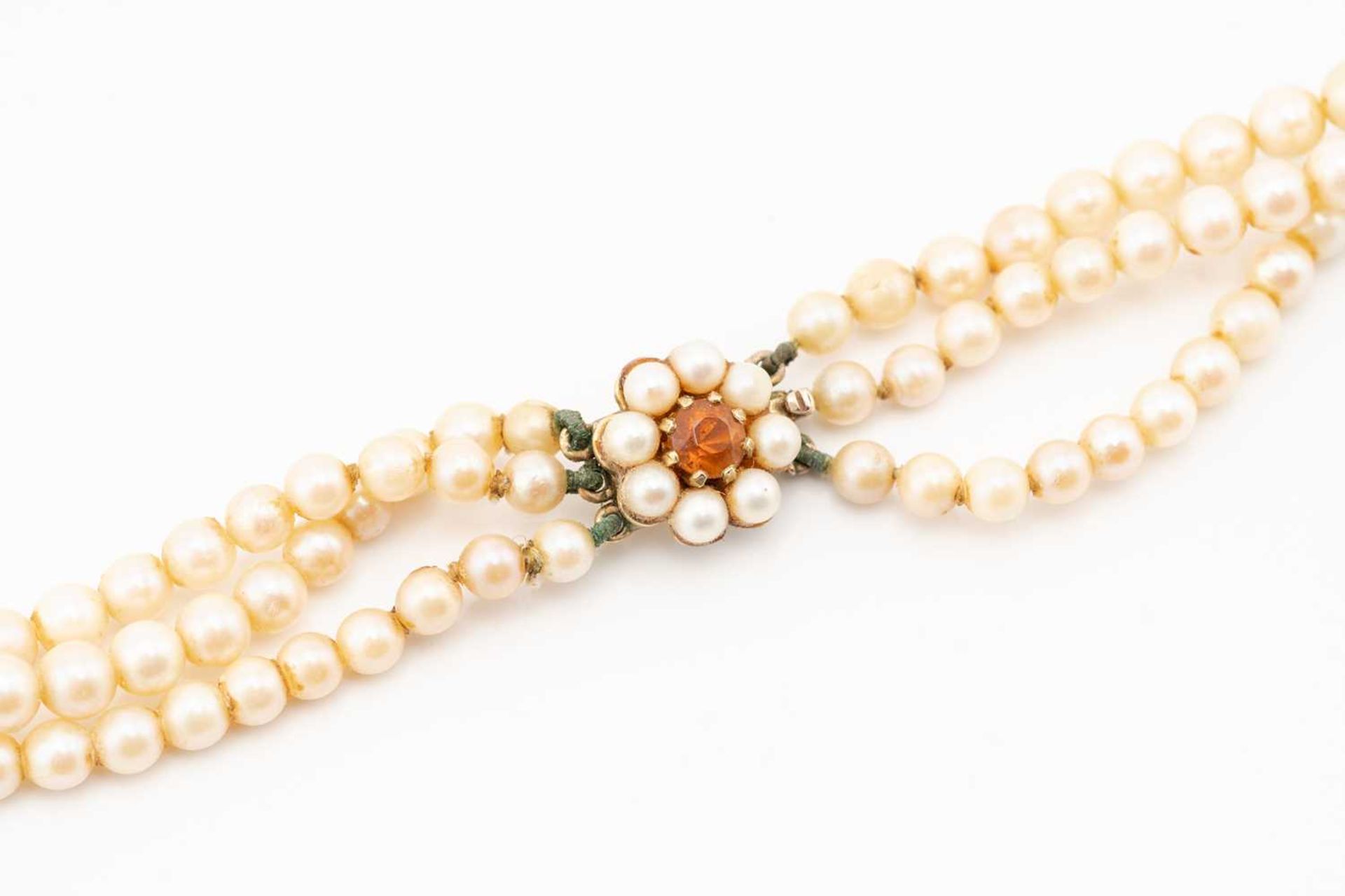 Three cultured pearl necklaces, comprising two single-strand graduated pearl necklaces, 53cm long - Image 3 of 7