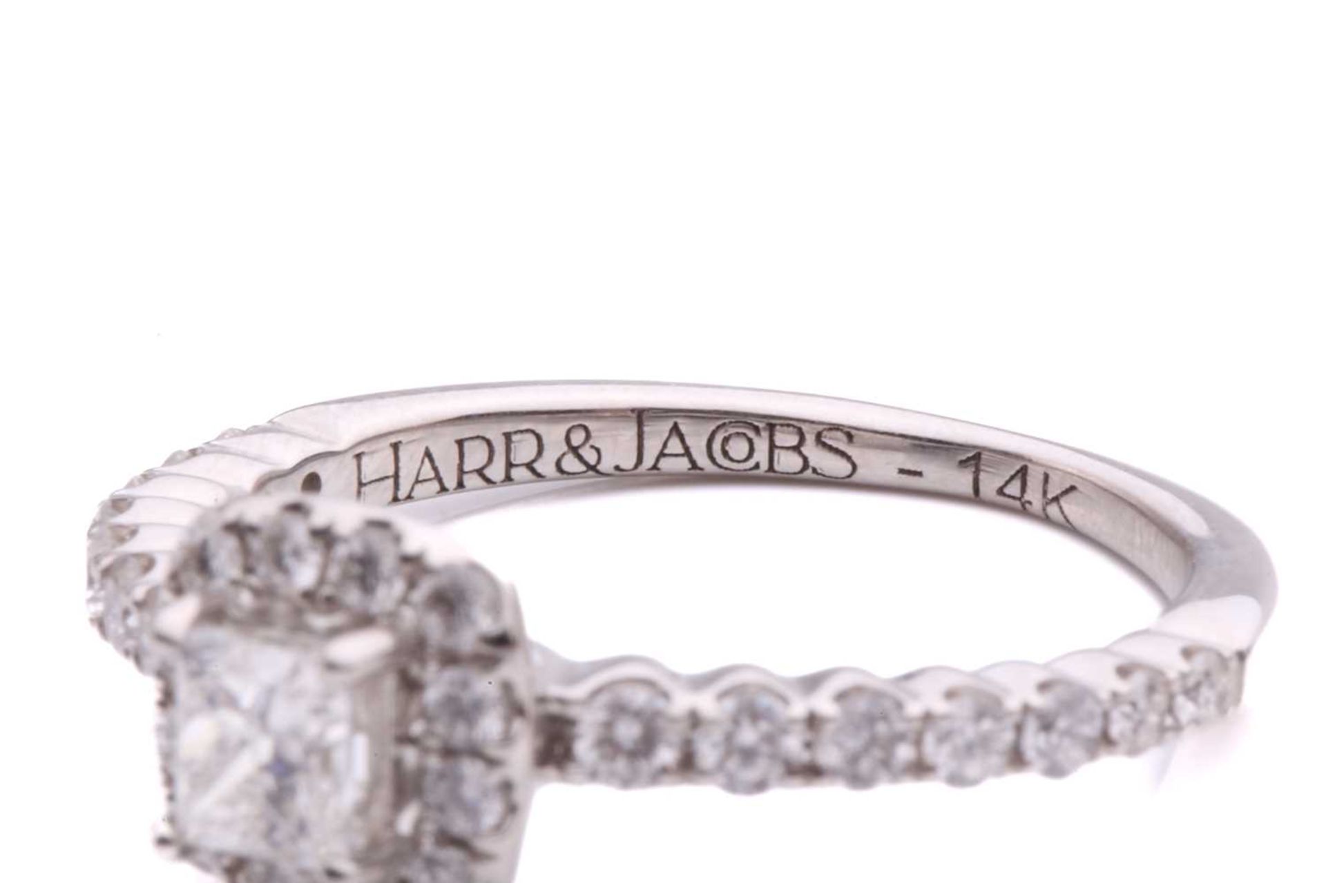 A princess-cut diamond halo ring, with a central claw set princess-cut diamond measuring 3.6x3.3mm - Bild 5 aus 5