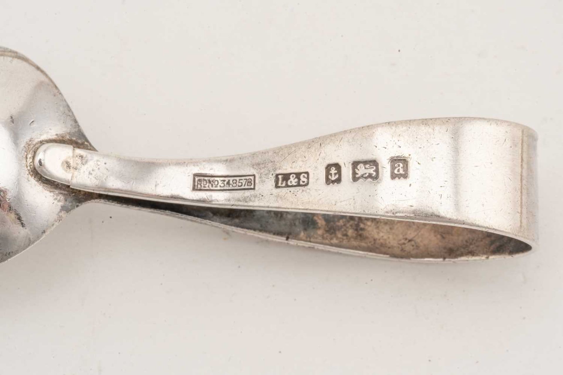 A Victorian part canteen of fiddle and shell flatware, mostly Edinburgh 1857 by James McKay, - Bild 6 aus 8