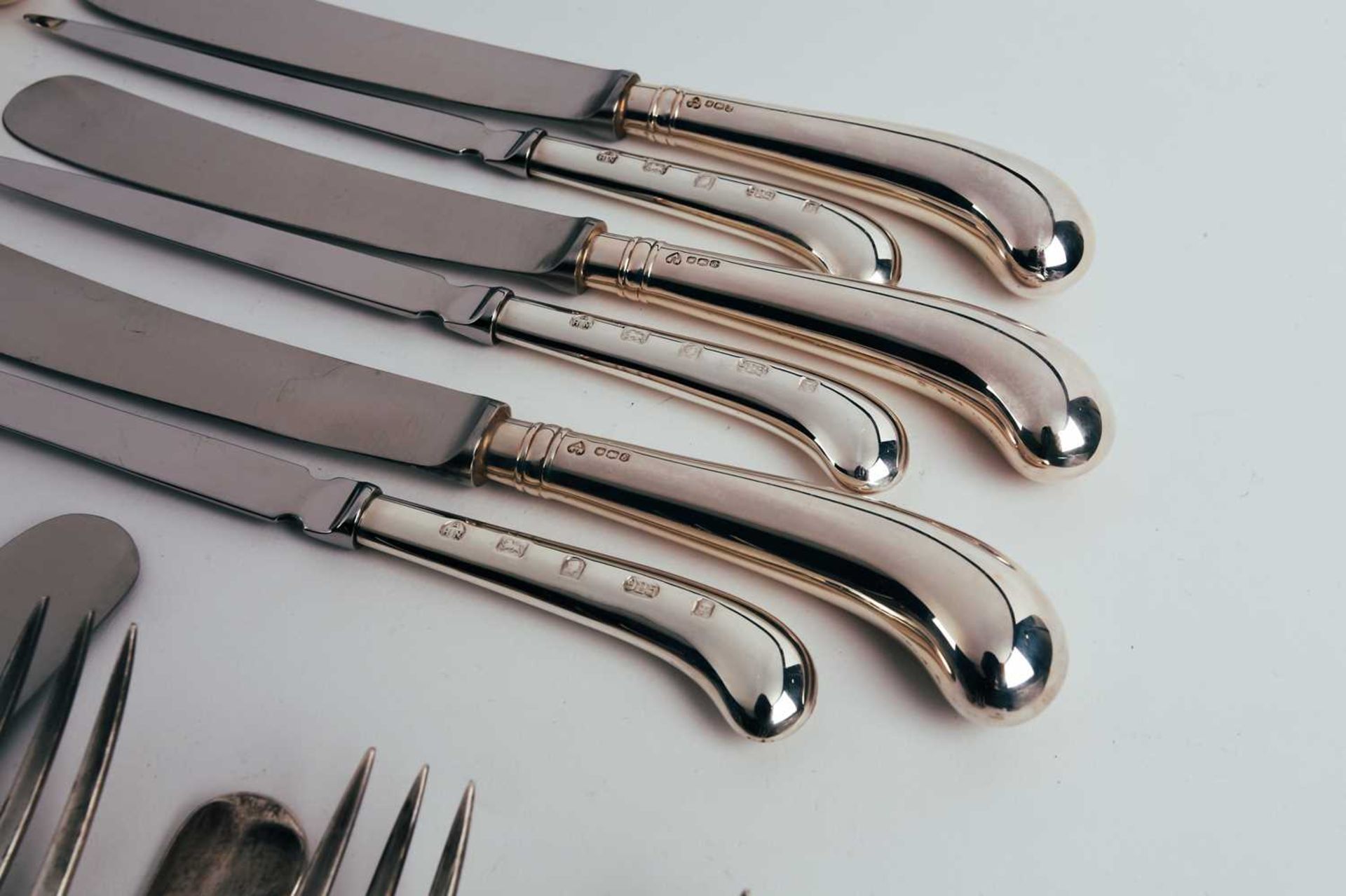 A mixed collection of modern silver pistol grip cutlery and other various silver flatware and - Image 8 of 9