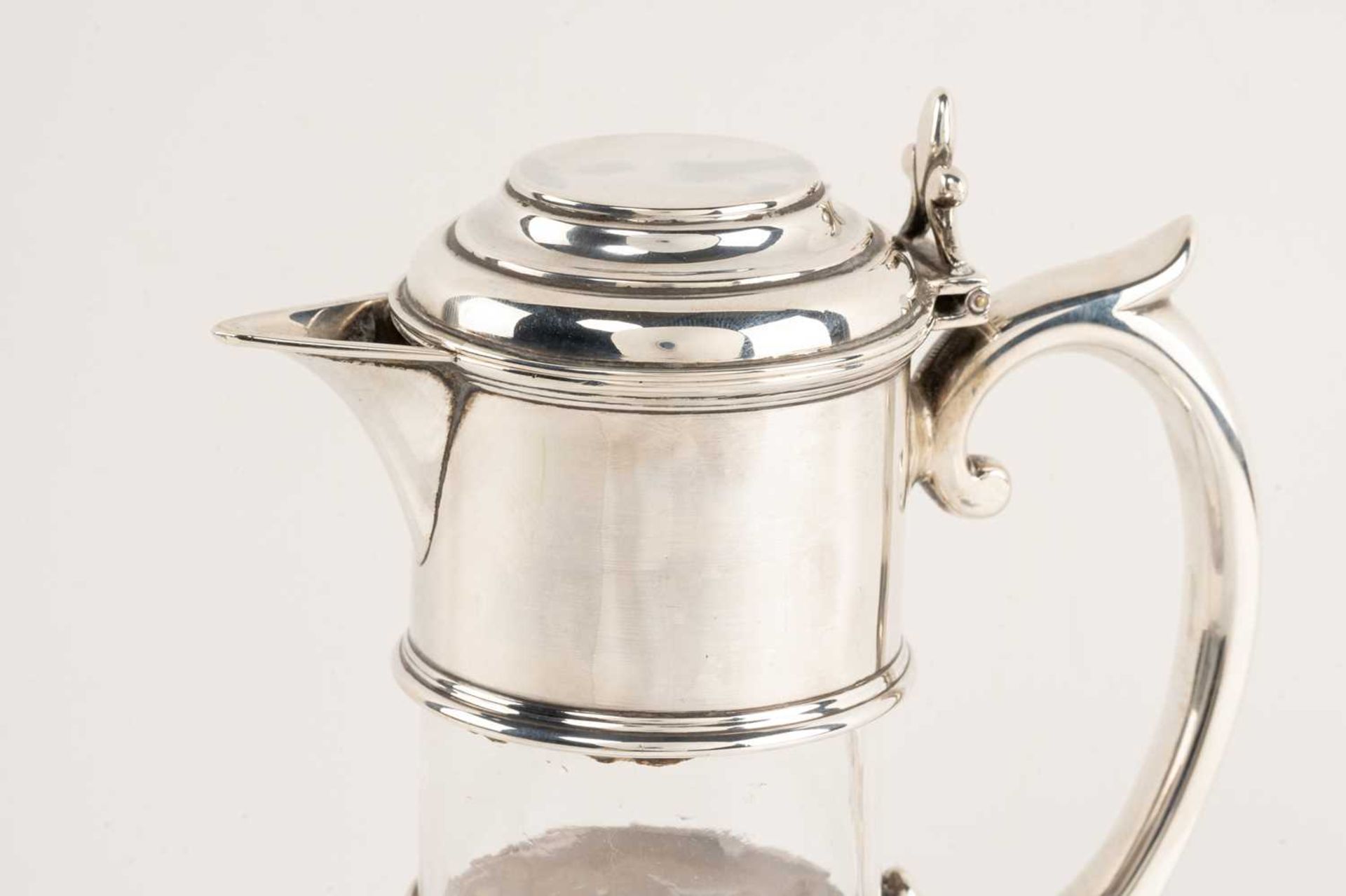 Victorian silver mounted clear glass claret ewer, London 1885 by Rupert Favell, with loop handle and - Image 3 of 5