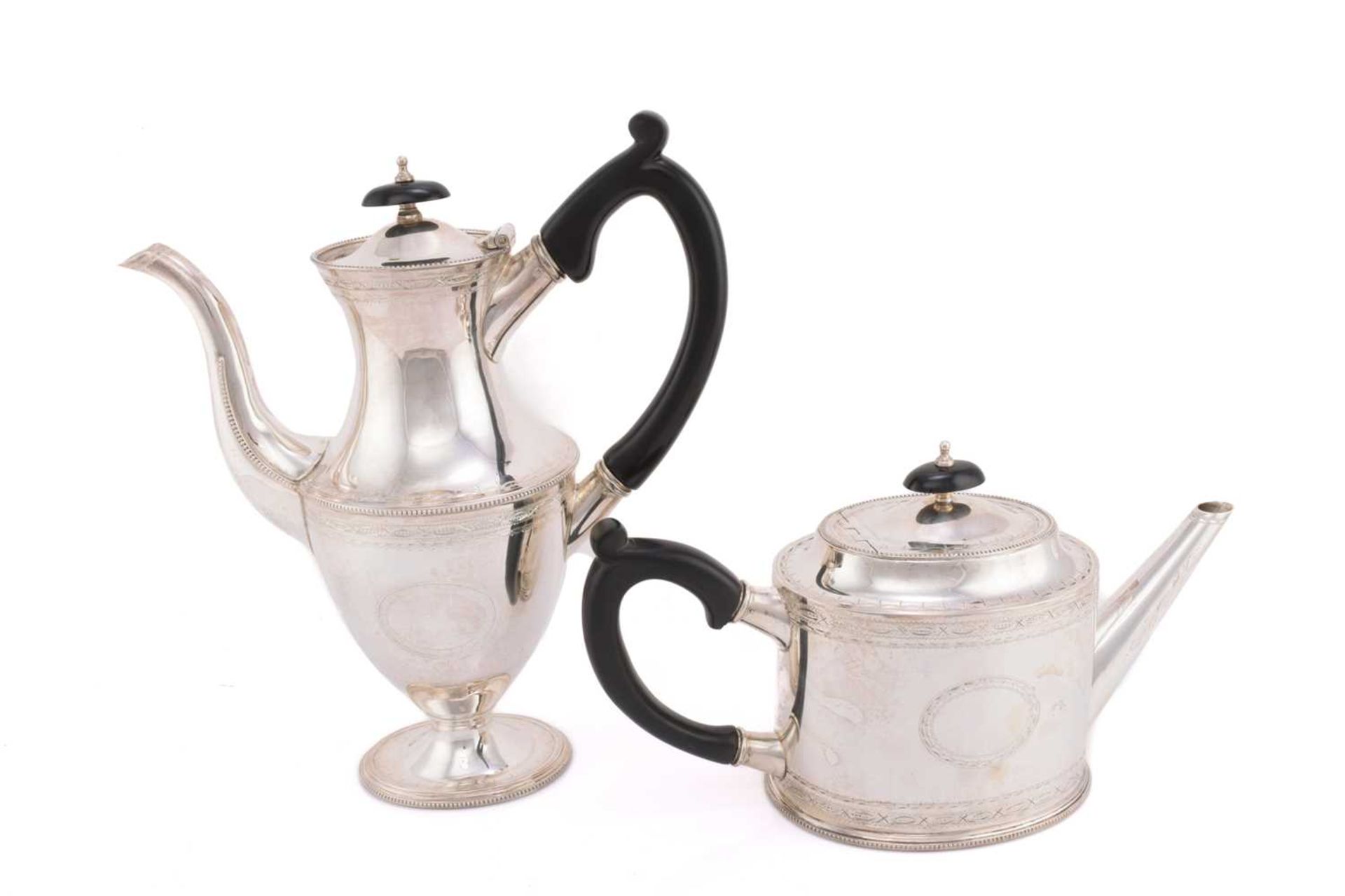 A matched five-piece silver tea set, London 1975/76 by A Haviland-Nye, comprising of a teapot, - Bild 5 aus 11