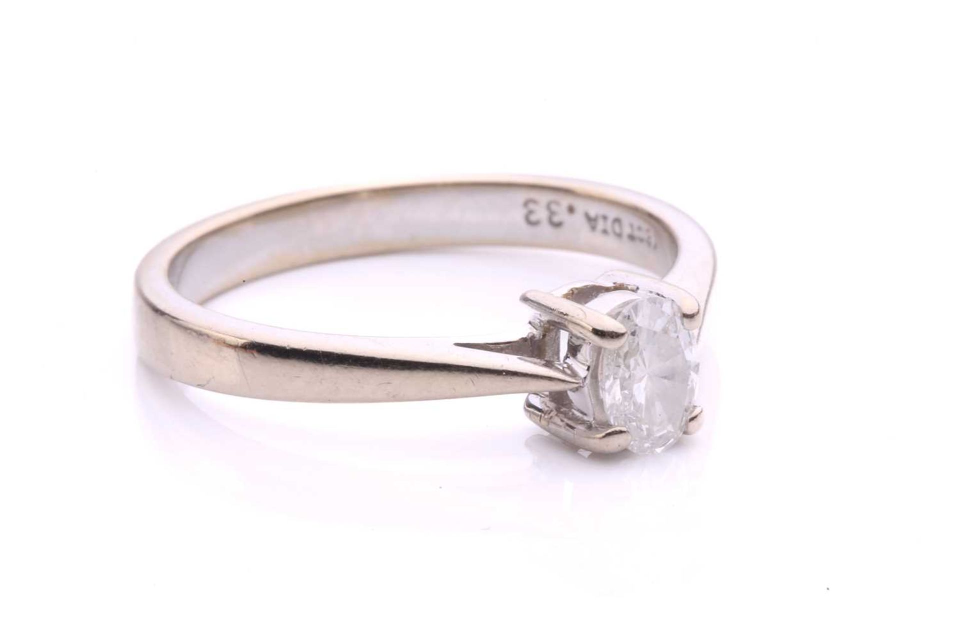 A diamond solitaire ring in 18ct white gold, consisting of an oval-cut diamond with an estimated - Image 4 of 4