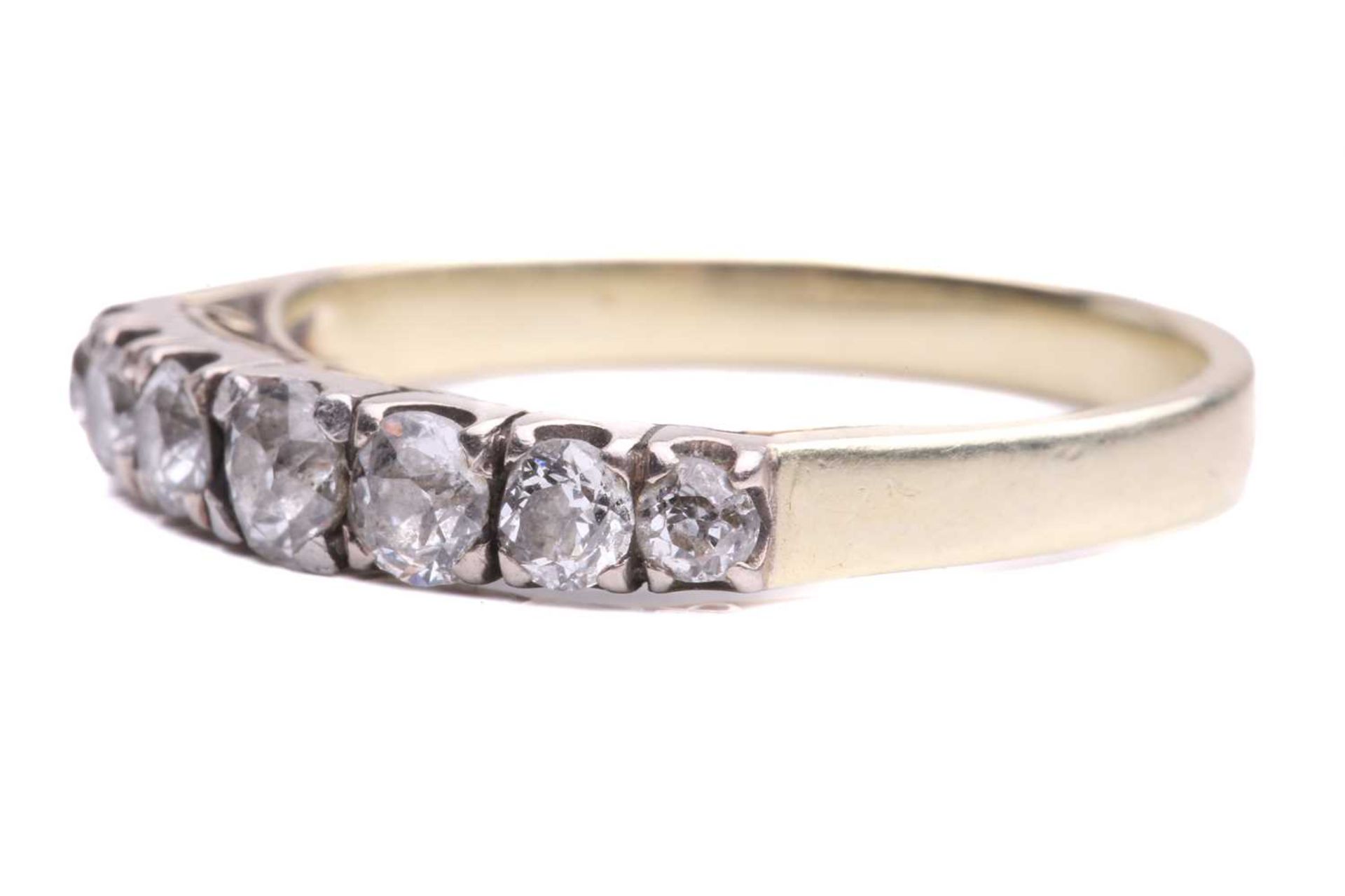 A seven stone half hoop ring; the slightly graduated mixed circular cut stones in squared claw - Bild 2 aus 5