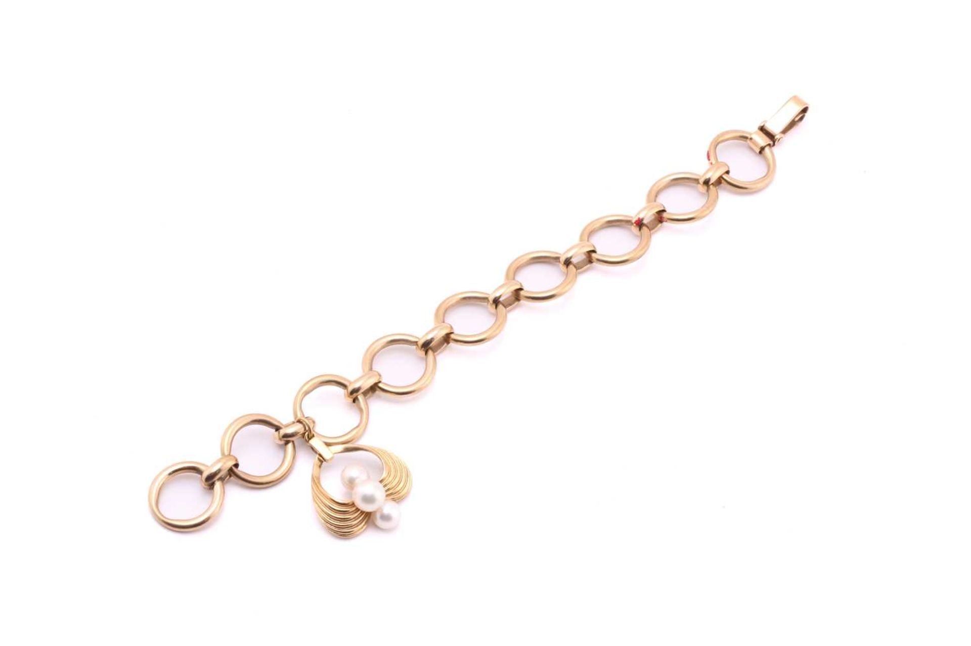 Mikimoto - a cultured pearl-set bracelet, comprising three round pearls with pink overtones - Image 2 of 5