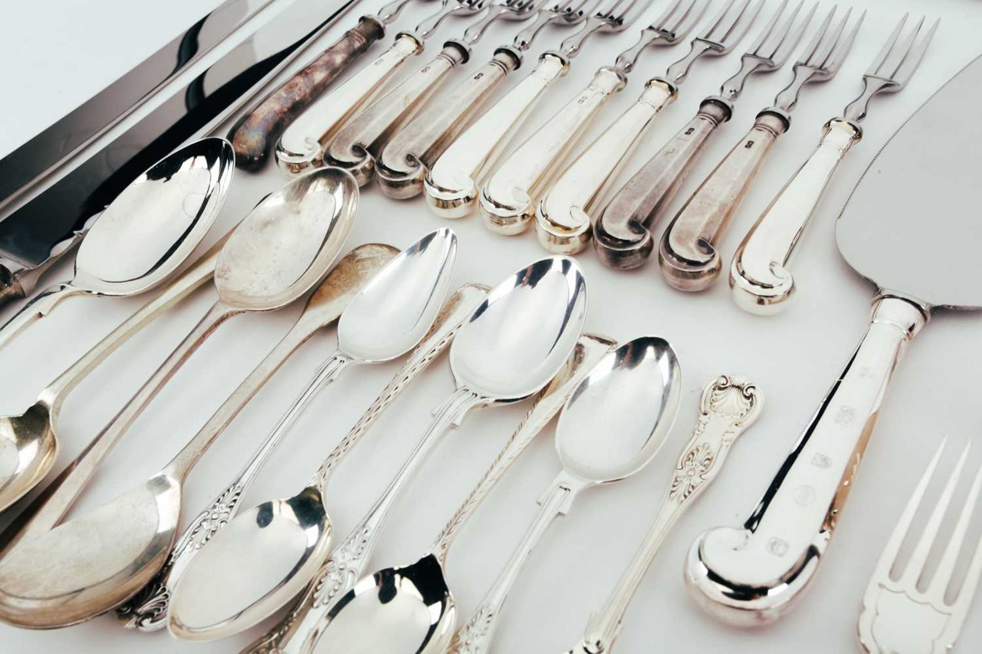 A mixed collection of various modern silver flatware, mainly kings pattern, teaspoons and other - Bild 8 aus 10