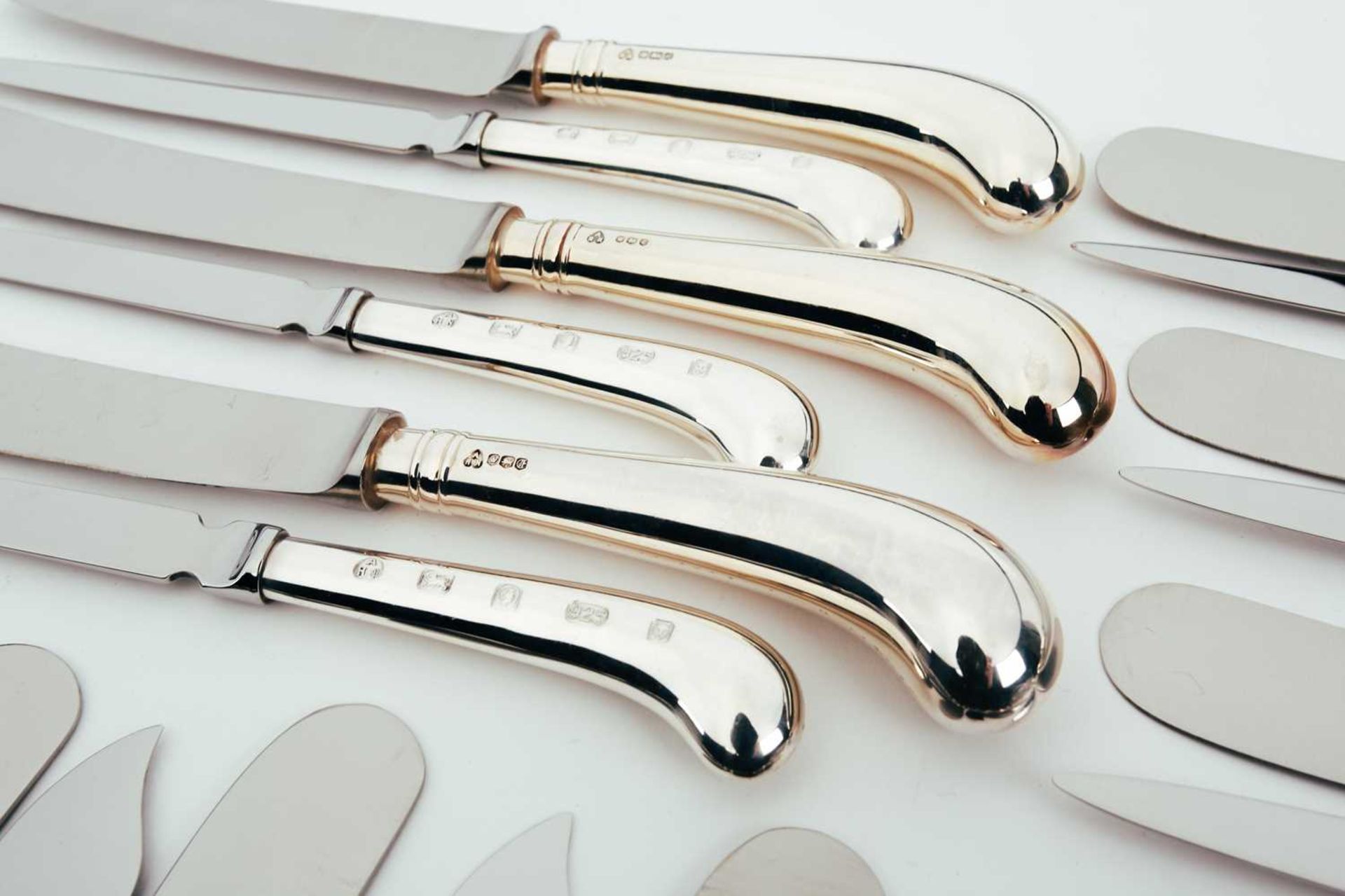 A mixed collection of modern silver pistol grip cutlery and other various silver flatware and - Image 5 of 9