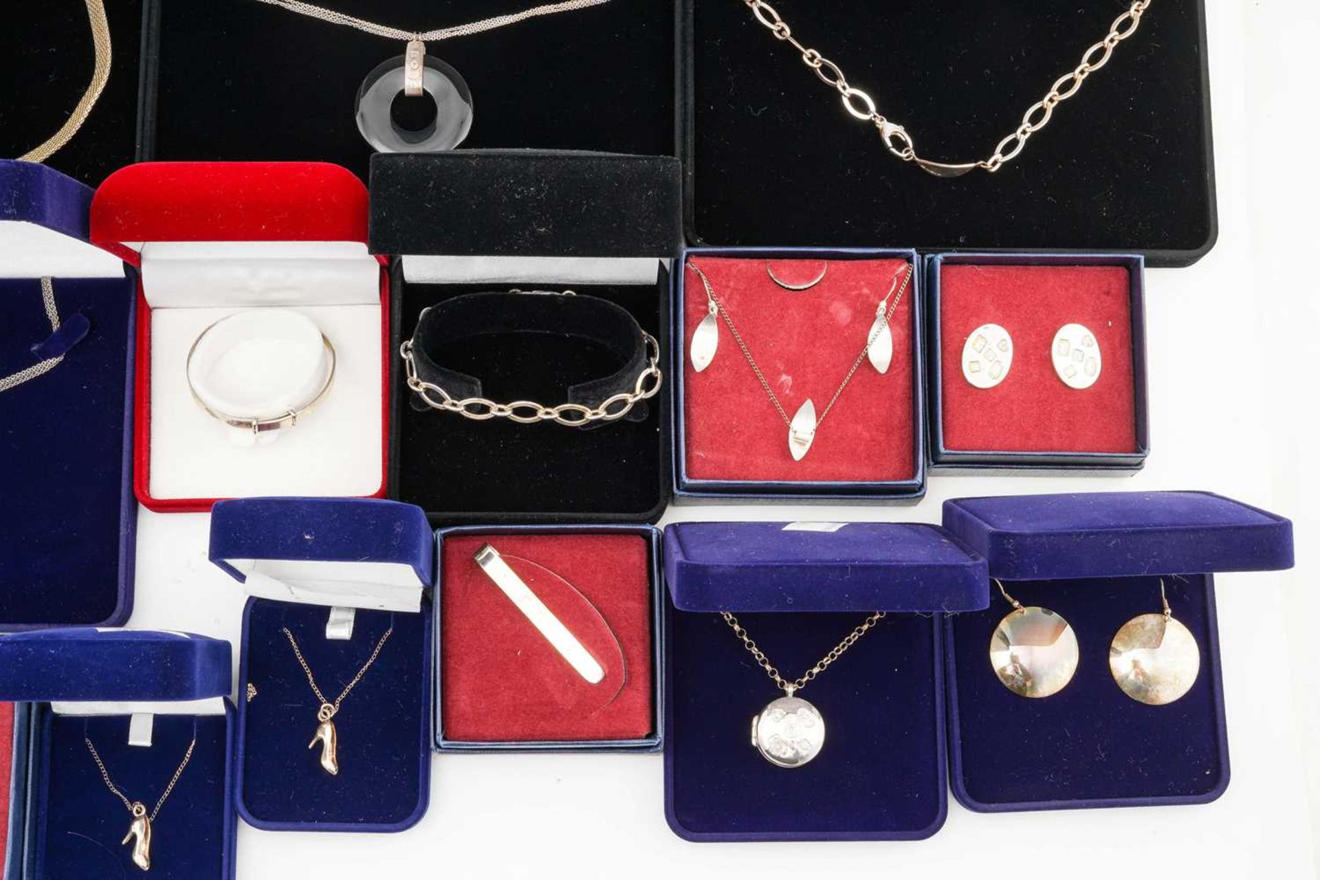 A collection of silver jewellery; including two heart pendants with diamond highlights on chains, - Image 4 of 19
