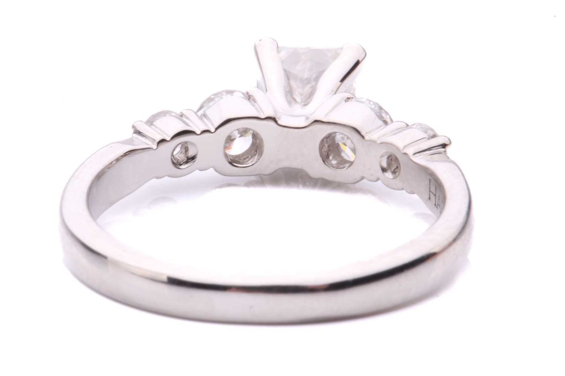 A princess-cut diamond ring with diamond set shoulders, with a central claw set princess-cut diamond - Image 3 of 5