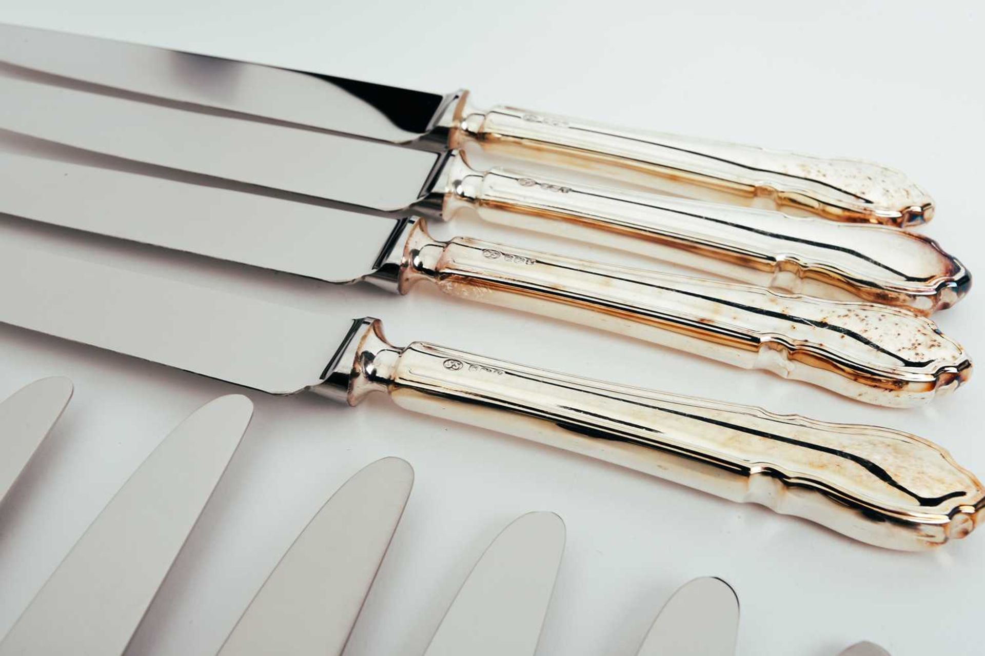 A mixed collection of various modern silver-handled cutlery including pistol handle knives, - Image 7 of 12