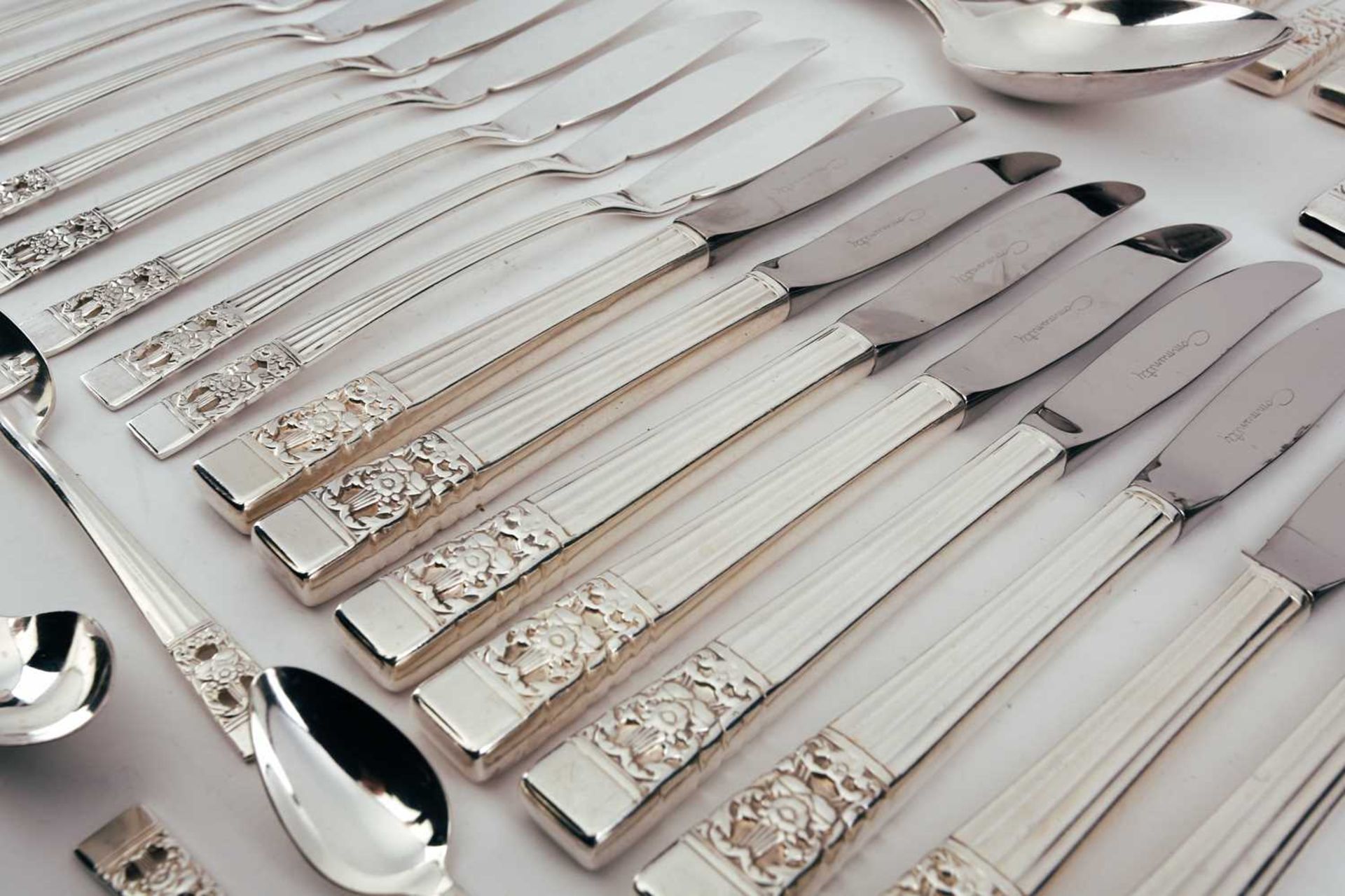 A tableware canteen of Community silver plate flatware, on four scroll legs, with three drawers; - Image 4 of 11