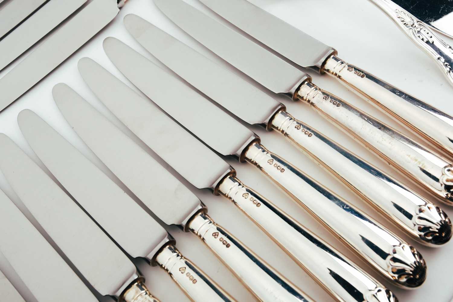 A collection of modern silver flatware, Including a heavy gauge Kings Patter soup ladle, London 1981 - Image 5 of 8