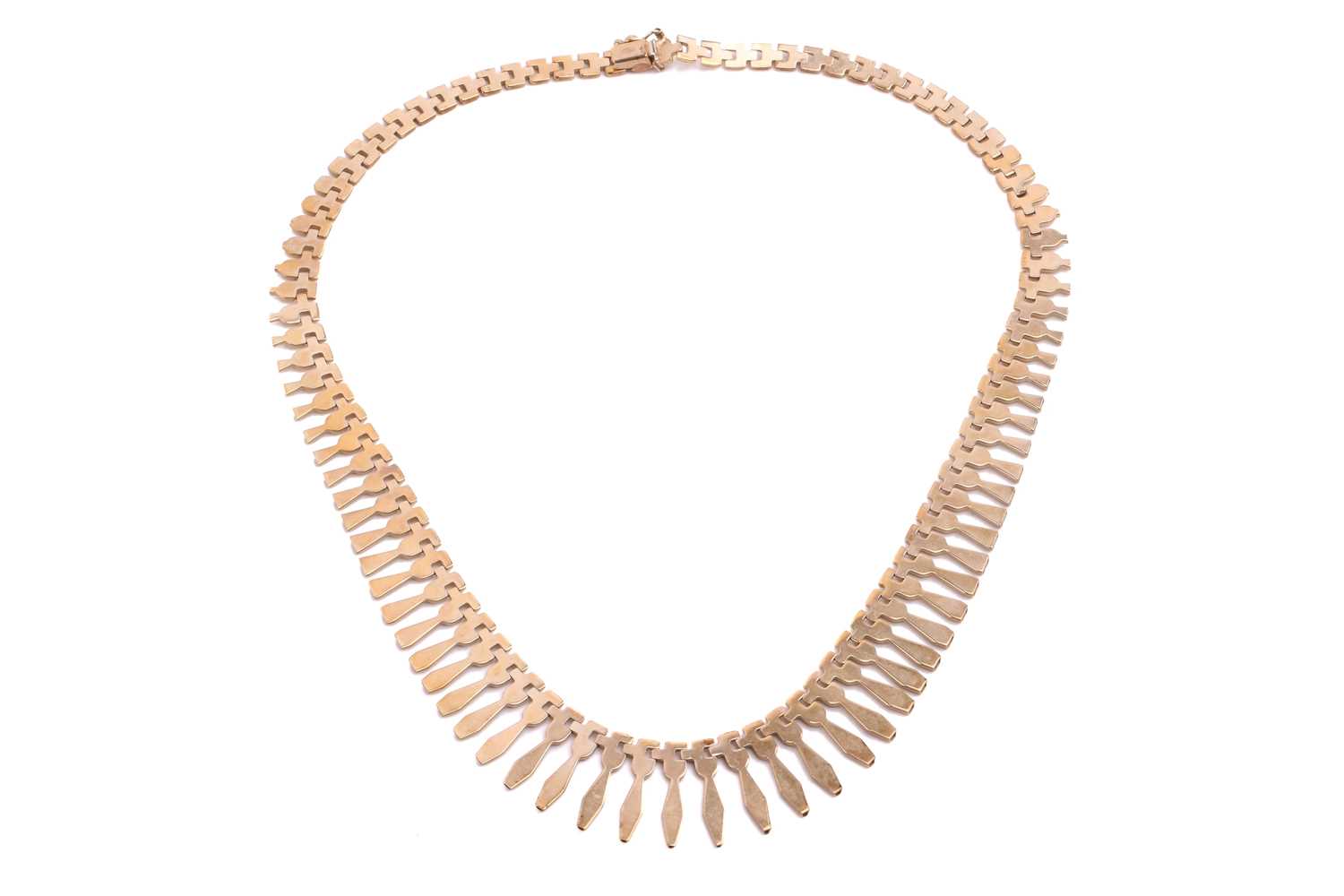 A fringe necklace in 9ct yellow gold, featuring an array of articulated and textured fringes in