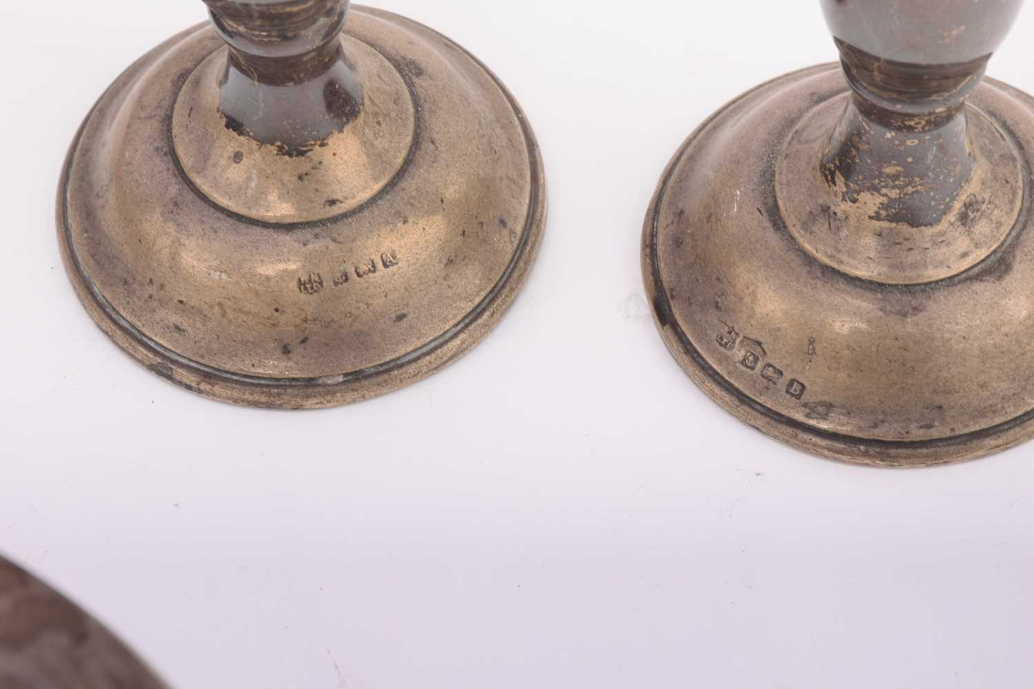 A small collection of silver, comprising a pair of candlesticks with weighted bases, 18.5cm, a - Image 12 of 34