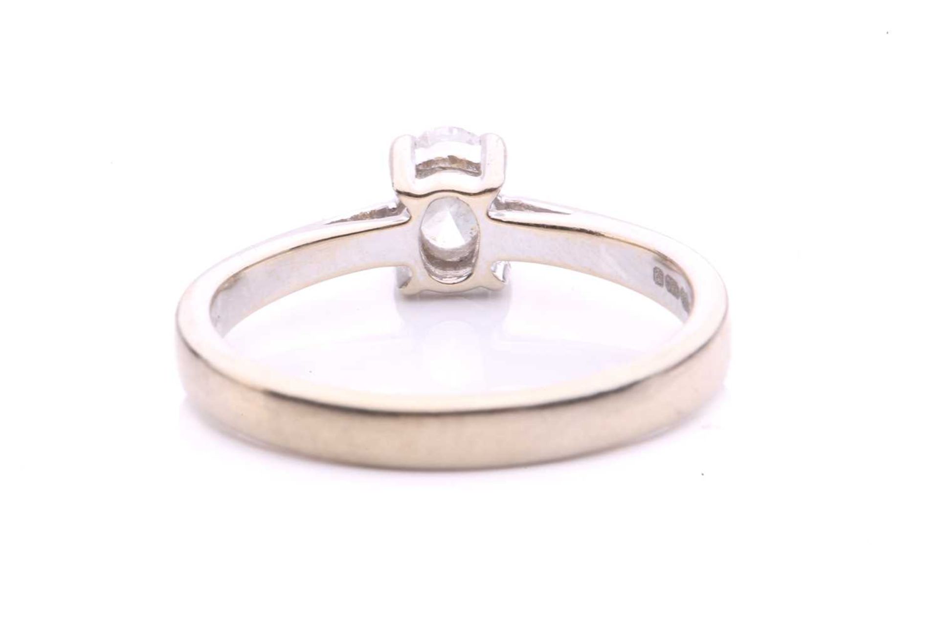 A diamond solitaire ring in 18ct white gold, consisting of an oval-cut diamond with an estimated - Image 3 of 4