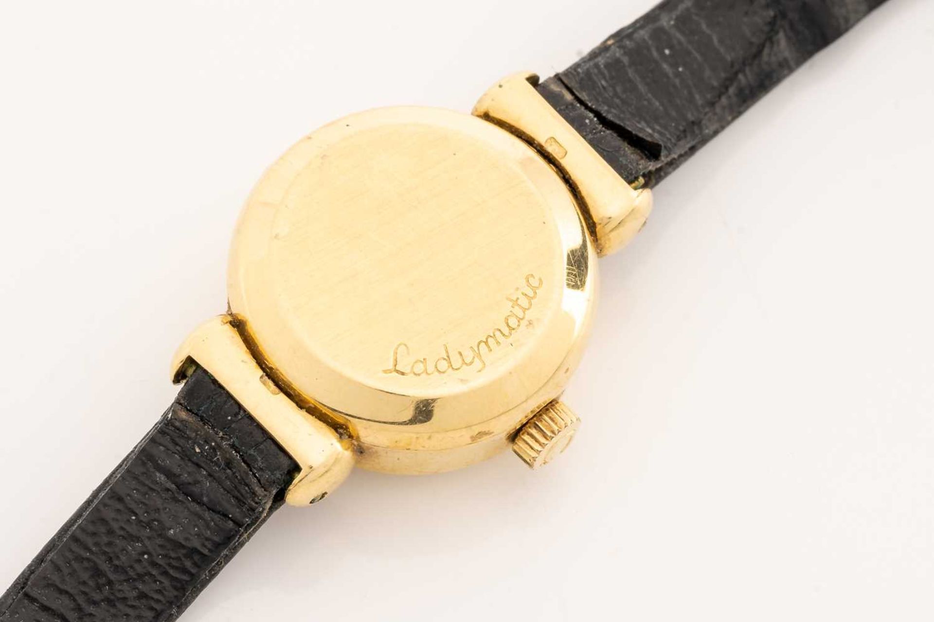 An Omega ladymatic wristwatch, featuring a swiss made automatic movement in a yellow metal case - Image 3 of 6