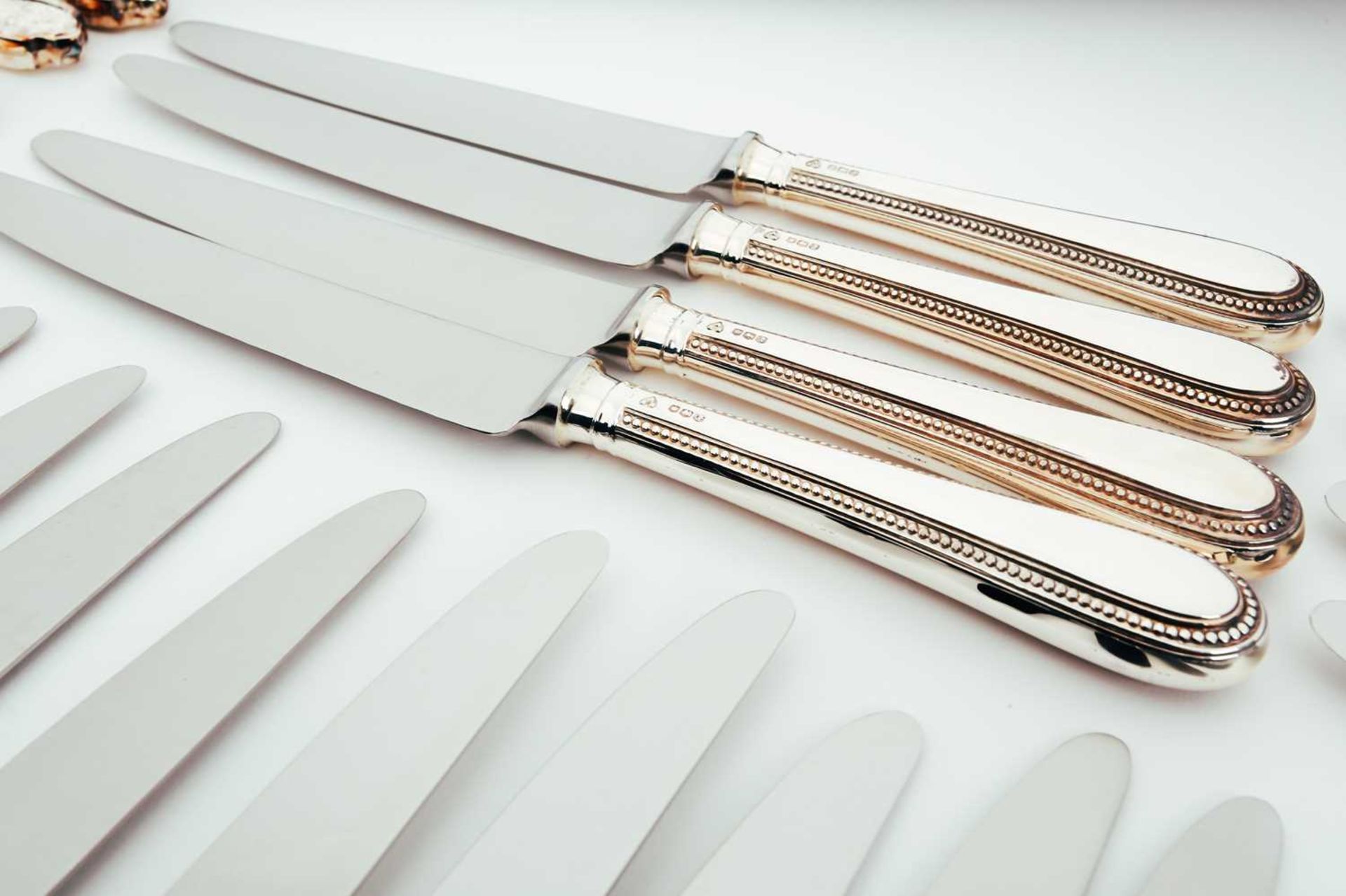 A mixed collection of various modern silver-handled cutlery including pistol handle knives, - Image 9 of 12