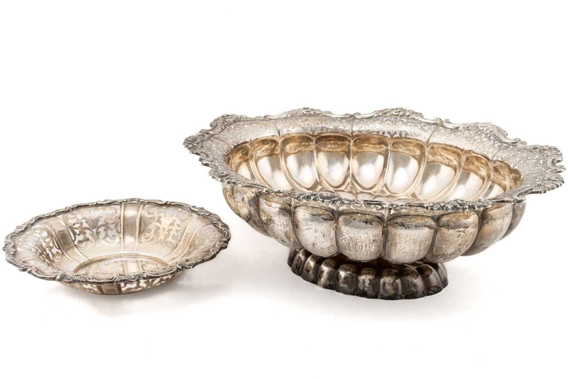 An Austrian (800?) heavy silver oval pedestal fruit stand, 1920s with cast and applied rim and Neo-