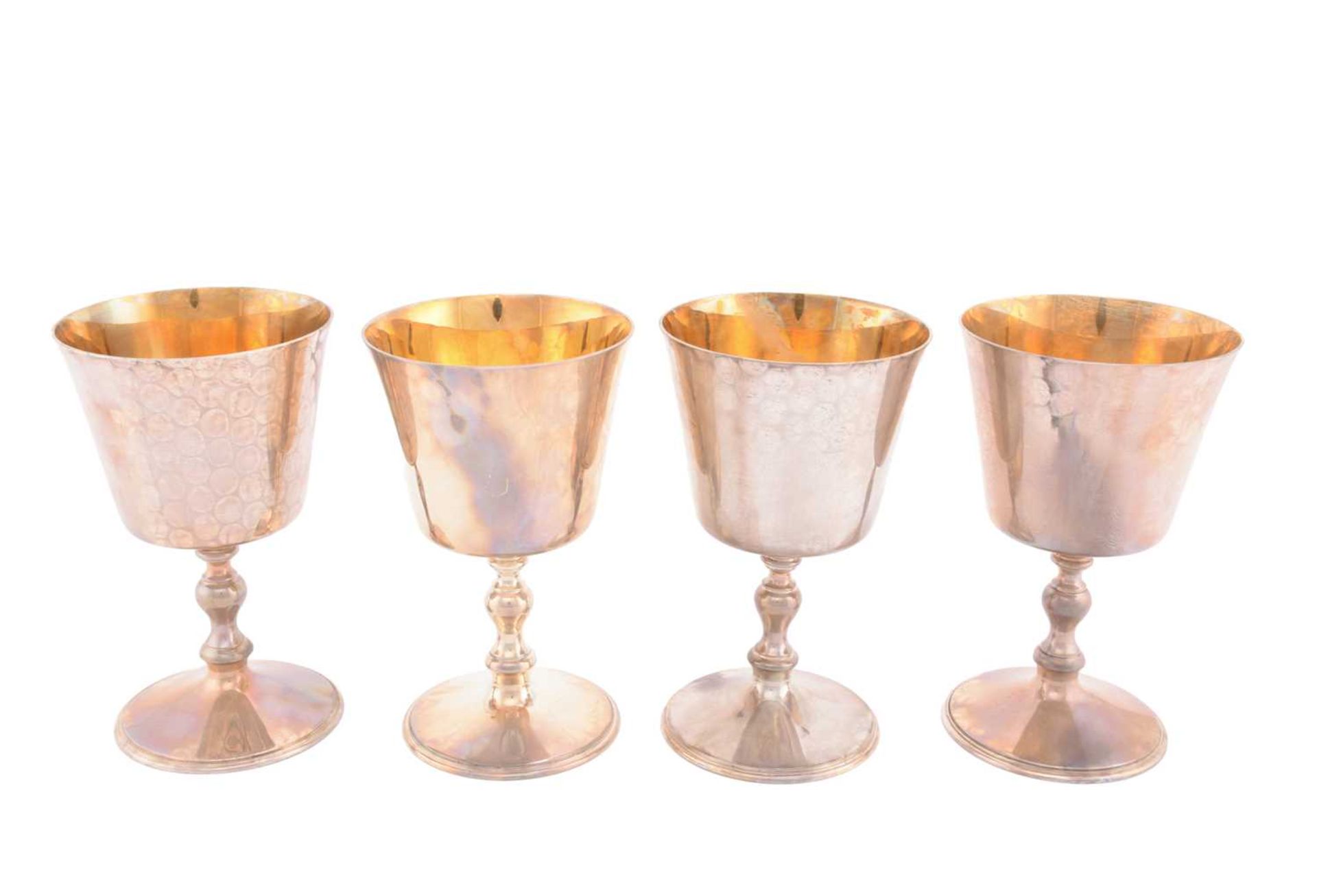 A set of four matched silver wine goblets, London, three 1972 one 1974 by A Haviland-Nye, the - Bild 2 aus 10