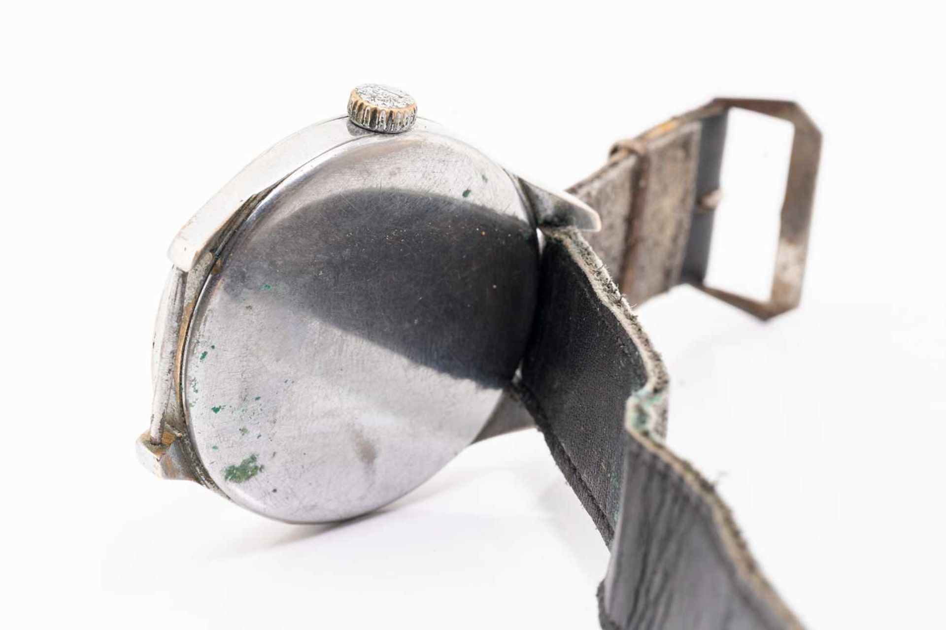 An Omega oversized mechanical watch, featuring a swiss made hand-wound movement in a steel case - Bild 3 aus 6