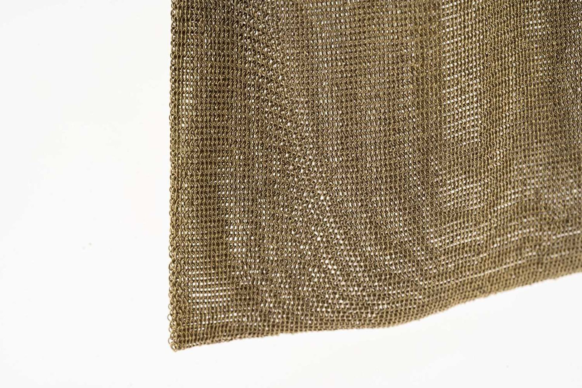 A 9ct yellow gold evening bag, of fine chainmail mesh, the semicircle frame engraved with scrollwork - Image 3 of 5